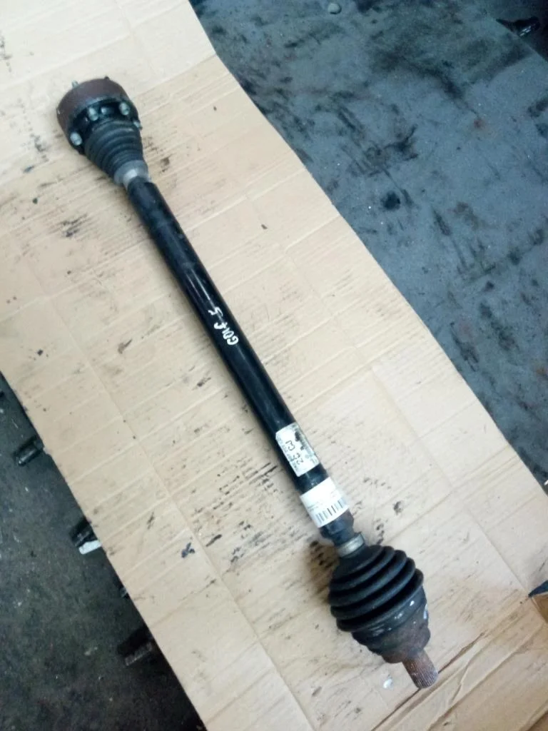Полуось передняя правая (приводной вал, ШРУС) Volkswagen Golf V (1K) 2004-2009 2006 1,9 Дизель МКПП