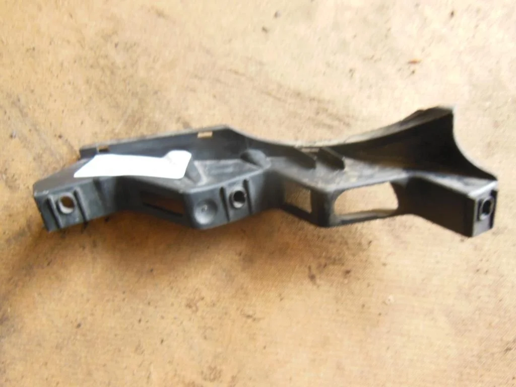 Кронштейн крепления бампера переднего Volkswagen Passat B6 (3C) 2005-2010 2005