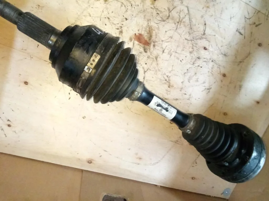 Полуось передняя левая (приводной вал, ШРУС) Volkswagen Touareg I (7L) 2002-2006 2002 5,0 Дизель