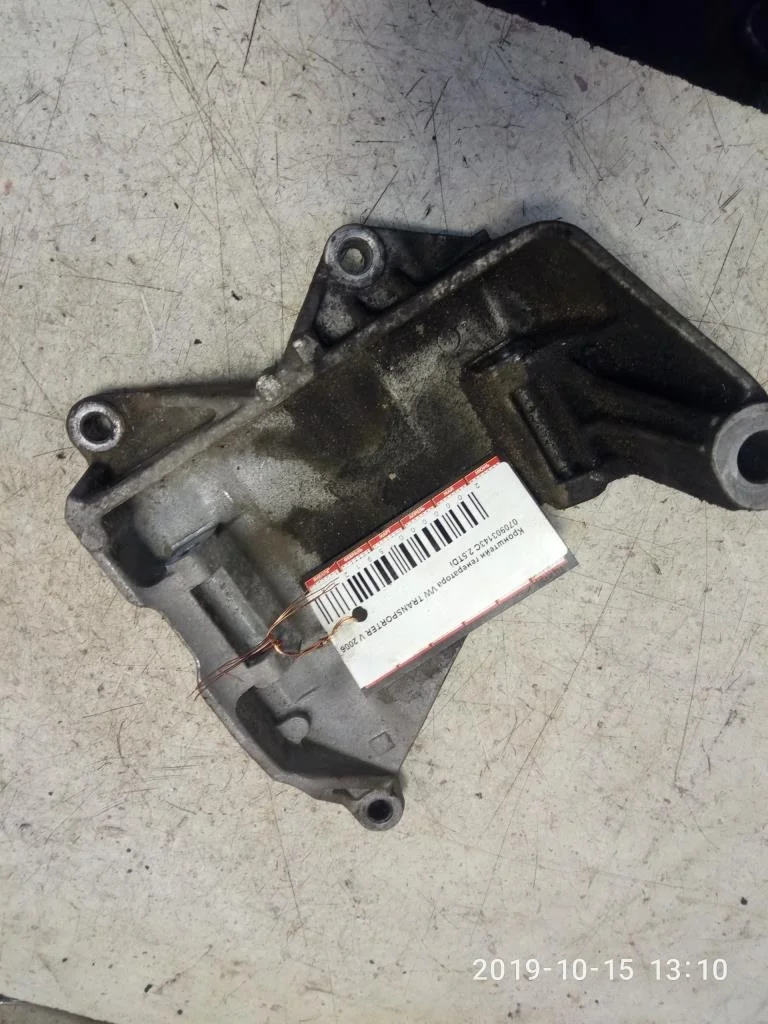 Кронштейн генератора Volkswagen Transporter T5 (7H) 2003-2015 2006 2,5 Дизель