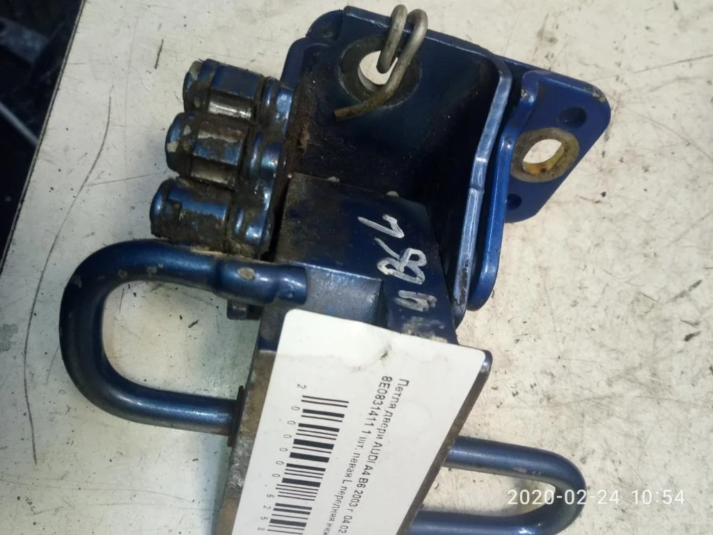 Петля двери передней левой Audi A4 B6 (8EC, 8E5) 2000-2006 2003