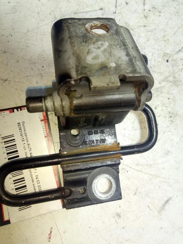 Петля двери передней левой Audi A4 B7 (8EC, 8ED) 2004-2008 2007