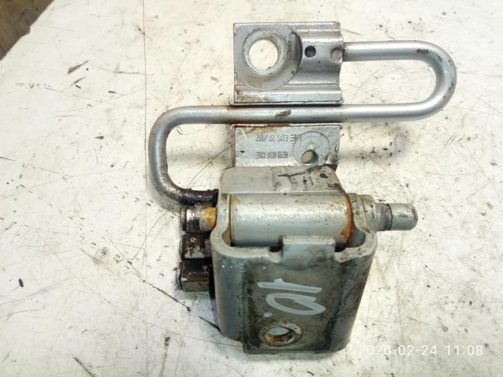 Петля двери передней левой Audi A4 B7 (8EC, 8ED) 2004-2008 2007