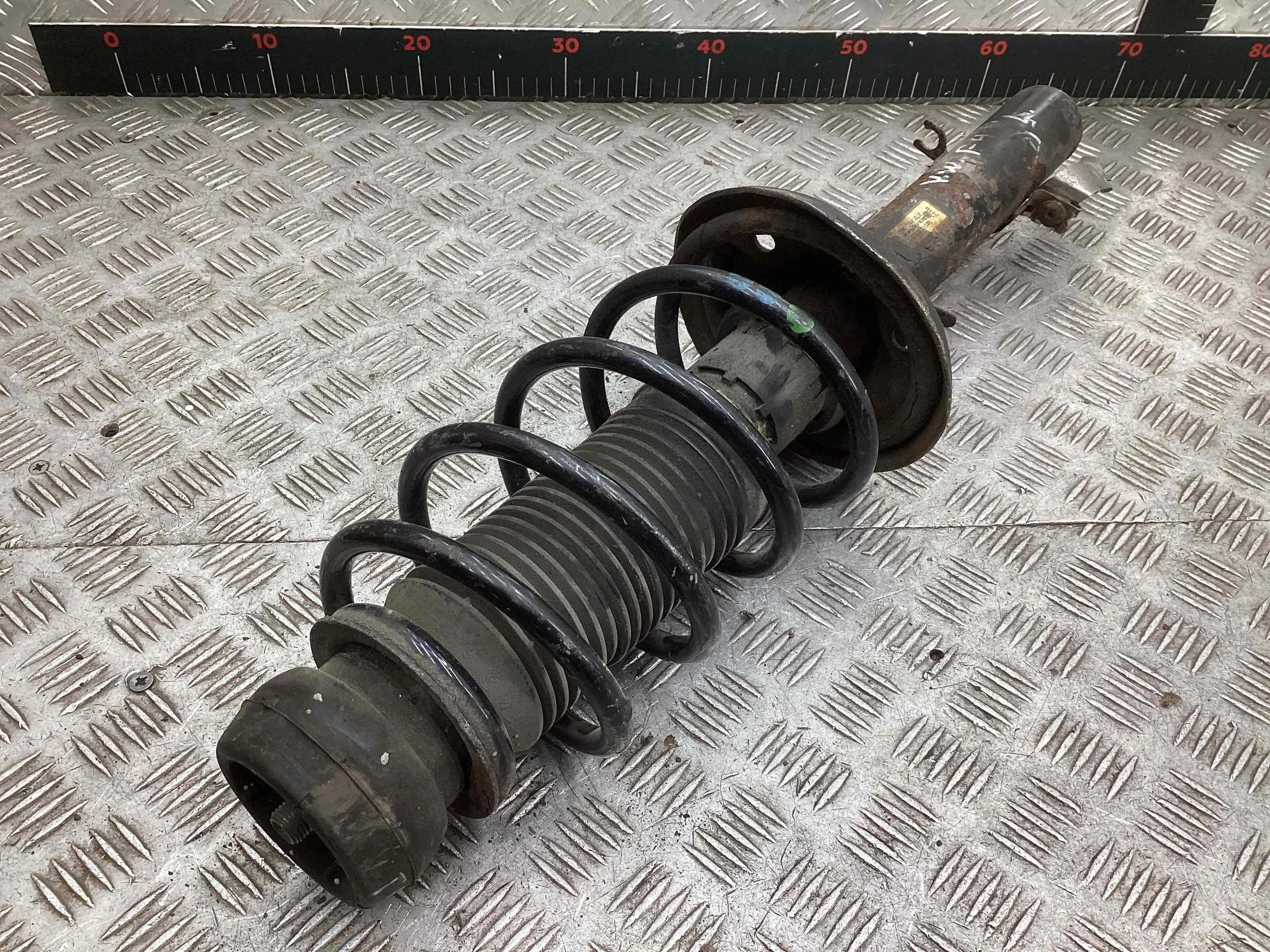 Стойка передняя левая Volkswagen Golf IV (1J) 1997-2004 2000