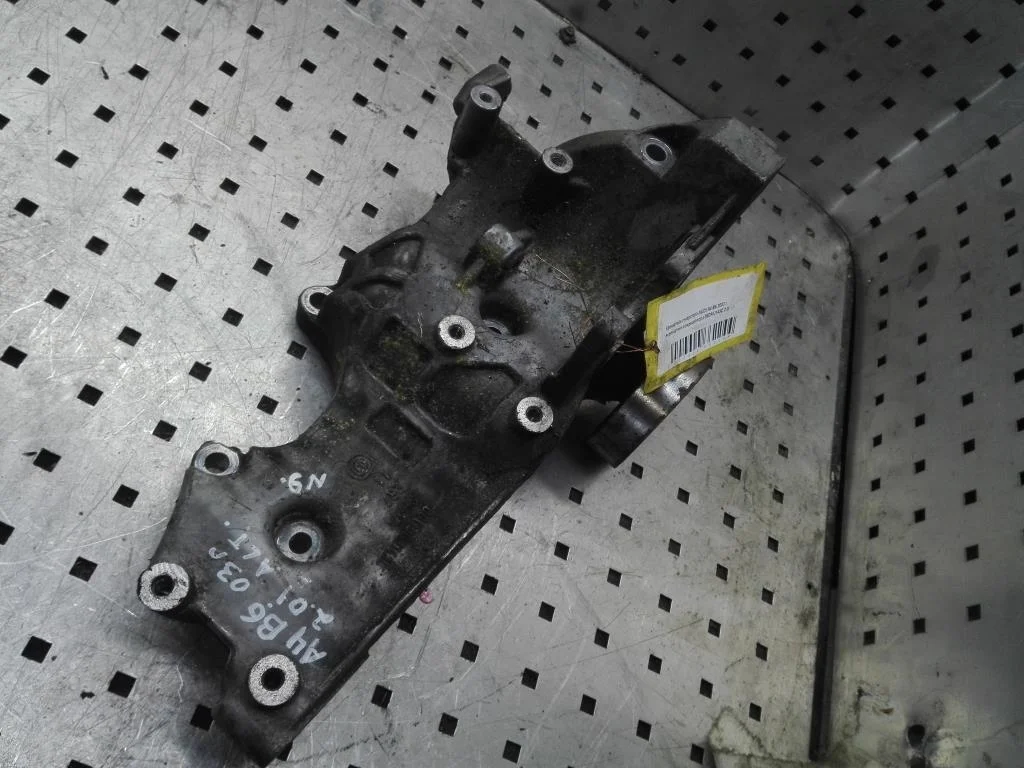 Кронштейн генератора Audi A4 B6 (8EC, 8E5) 2000-2006 2003 2,0 Бензин