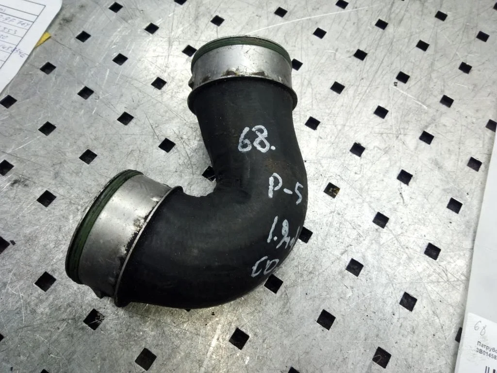 Патрубок интеркулера Volkswagen Passat B5 (3B) 1996-2000 2000 1,9 Дизель