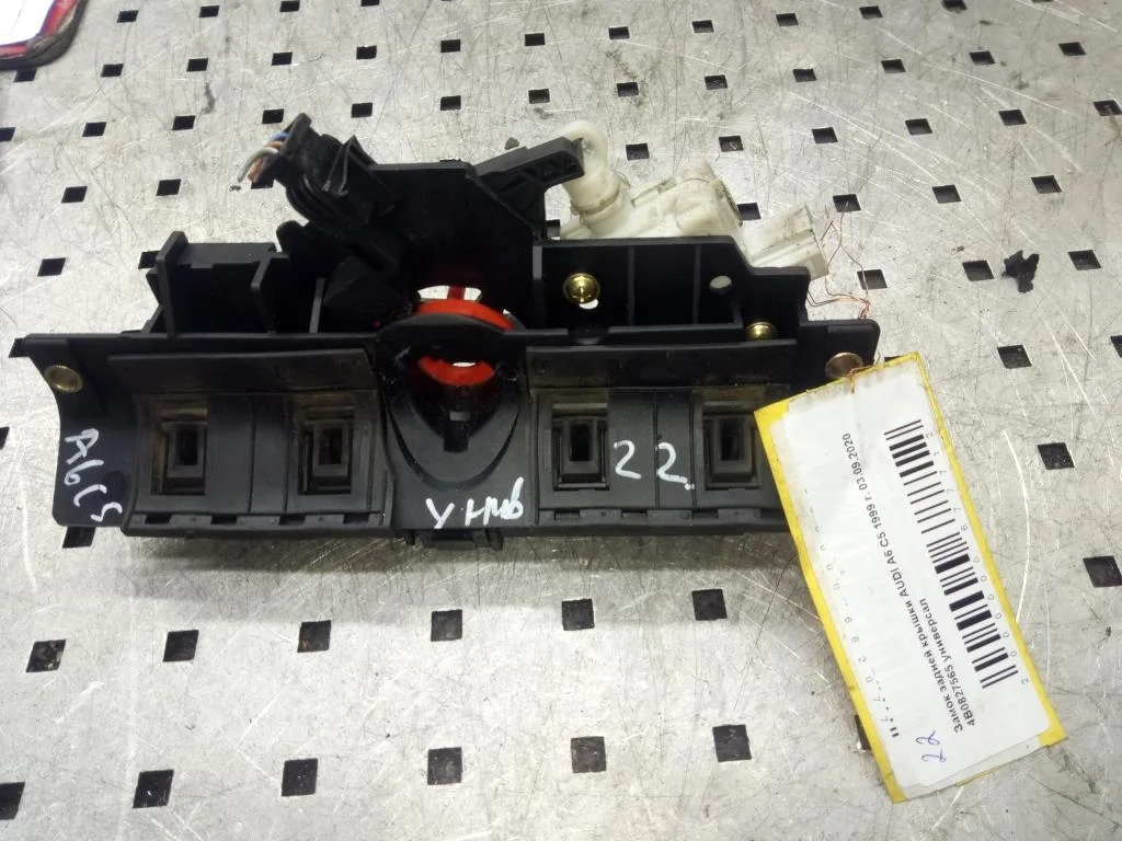 Ручка открывания багажника Audi A6 C5 (4B) 1997-2001 1999    Универсал
