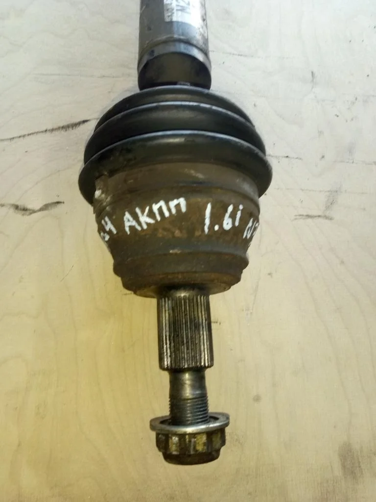 Полуось передняя правая (приводной вал, ШРУС) Volkswagen Golf IV (1J) 1997-2004 1999 1,6 Бензин АКПП