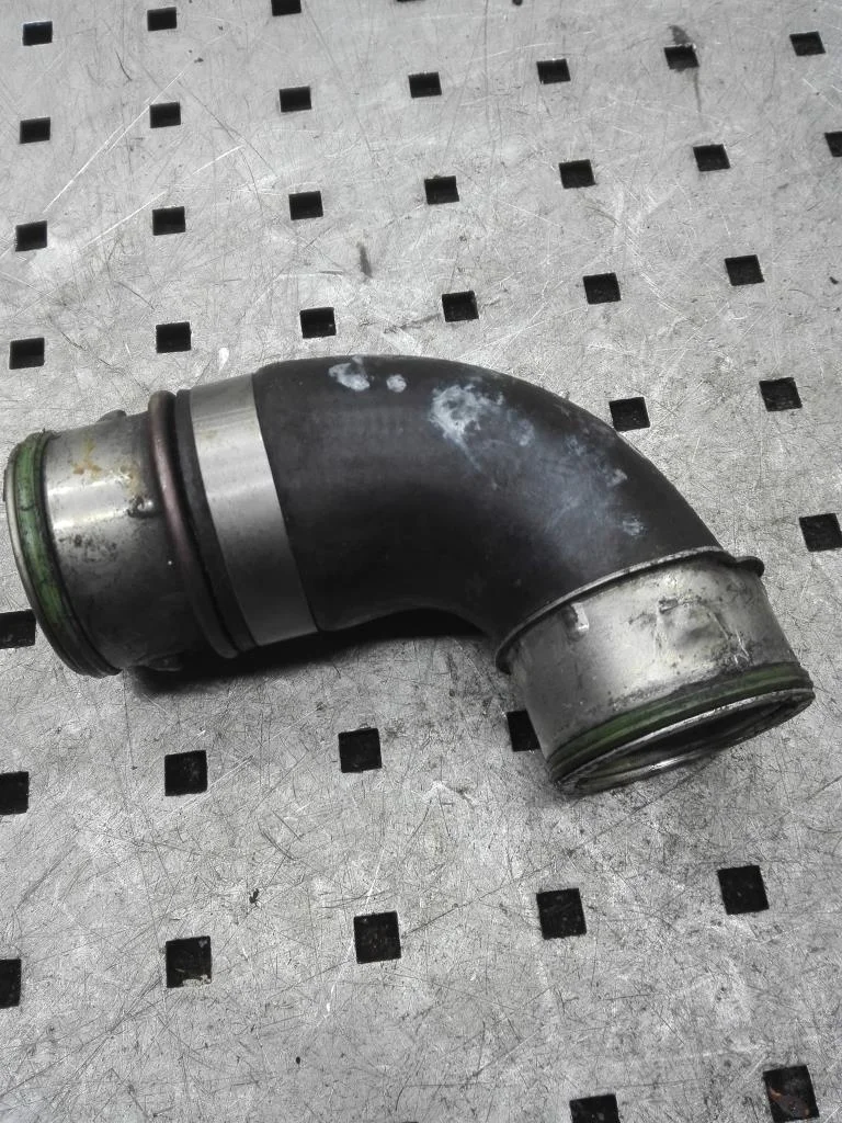 Патрубок интеркулера Volkswagen Passat B6 (3C) 2005-2010 2007 2,0 Дизель