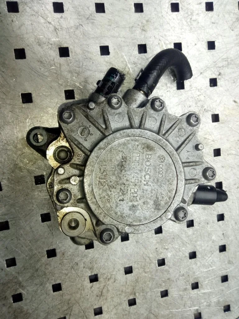 Насос вакуумный Volkswagen Passat B6 (3C) 2005-2010 2008 2,0 Дизель