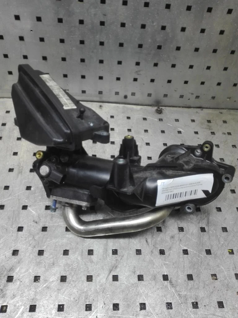 Патрубок впускного коллектора Mercedes E (W211) 2002-2006  2006 3,0 Дизель