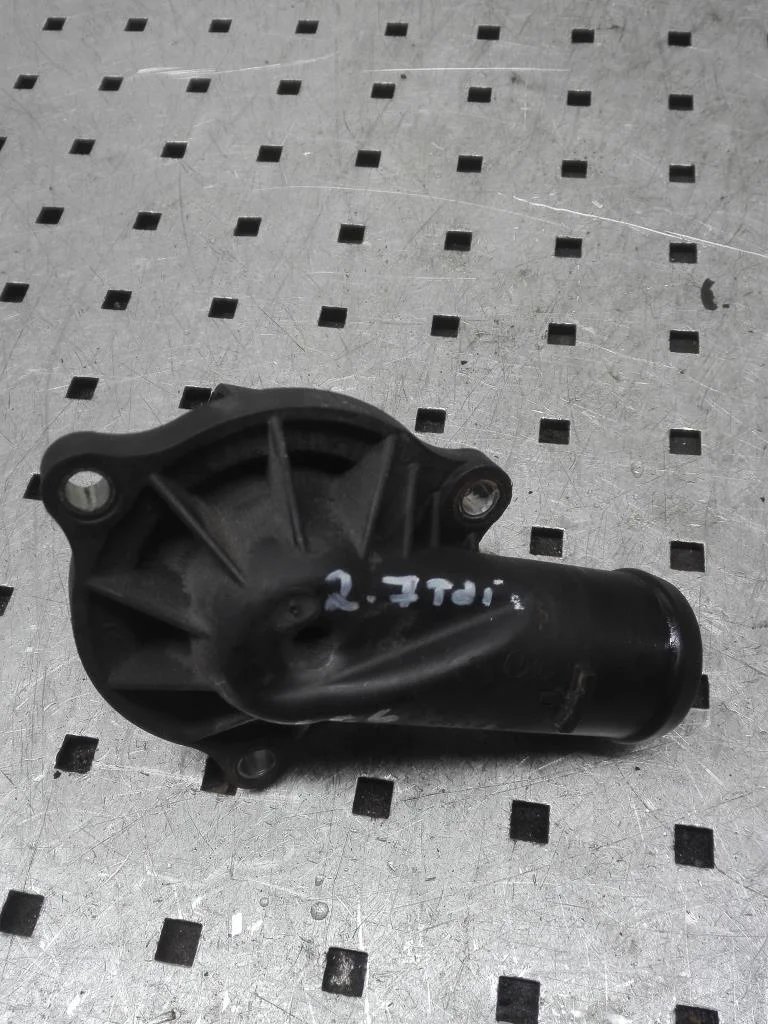 Корпус термостата Audi A6 C6 (4F) 2004-2008 2007 2,7 Дизель