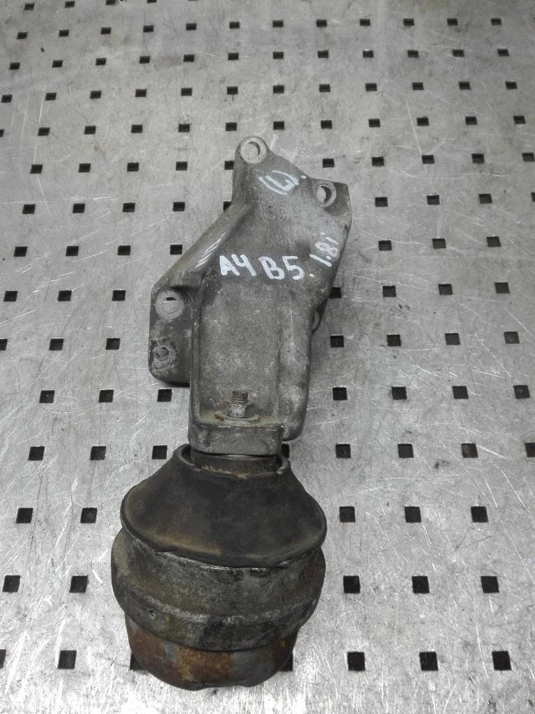 Кронштейн двигателя Audi A4 B5 (8D) 1994-1999 1994 1,8 Бензин