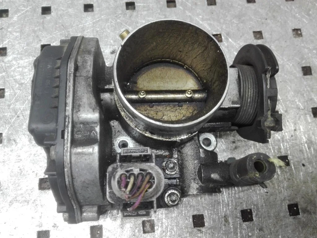 Заслонка дроссельная Volkswagen Golf IV (1J) 1997-2004 2000 1,6
