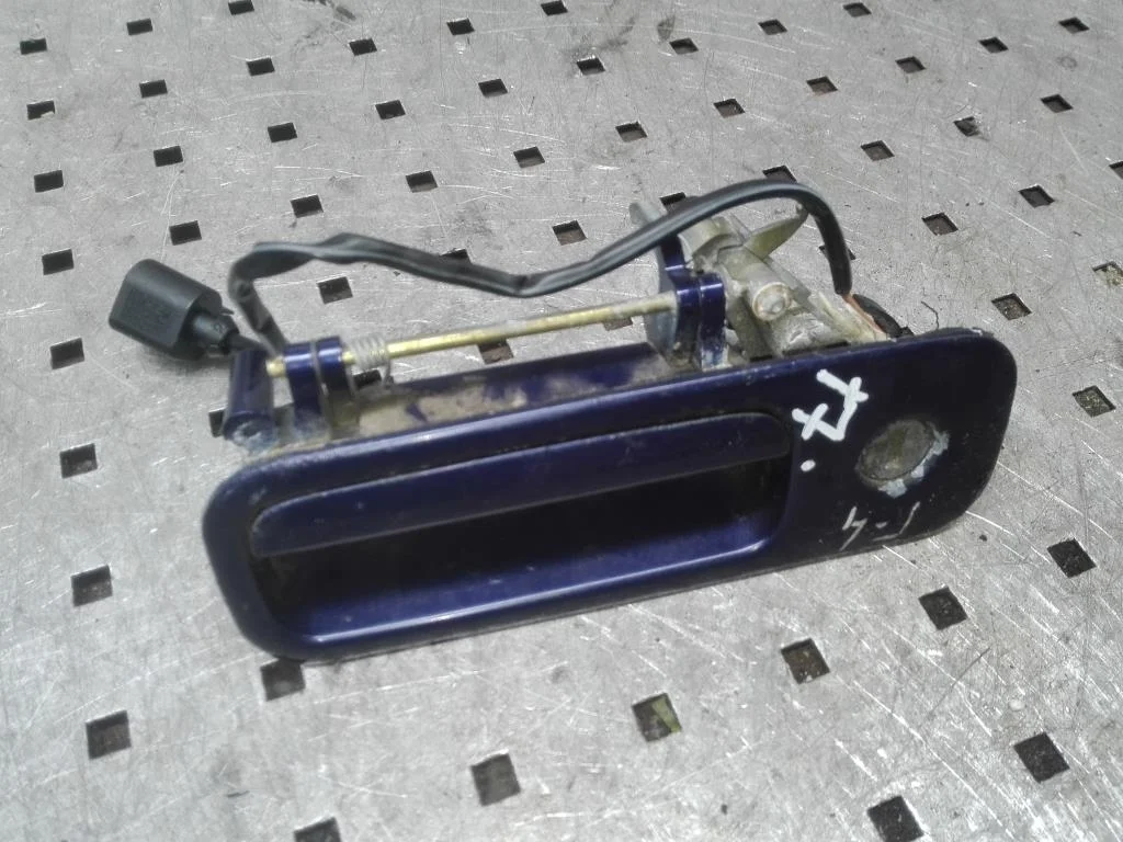 Ручка крышки багажника Volkswagen Golf IV (1J) 1997-2004 2001 1,6 Бензин МКПП Хэтчбек 5дв.