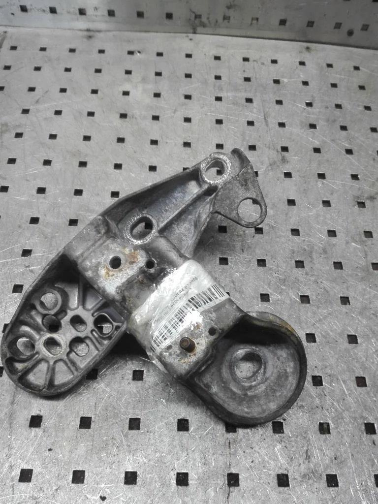 Кронштейн стабилизатора Audi A4 B7 (8EC, 8ED) 2004-2008 2006 2,0 Дизель