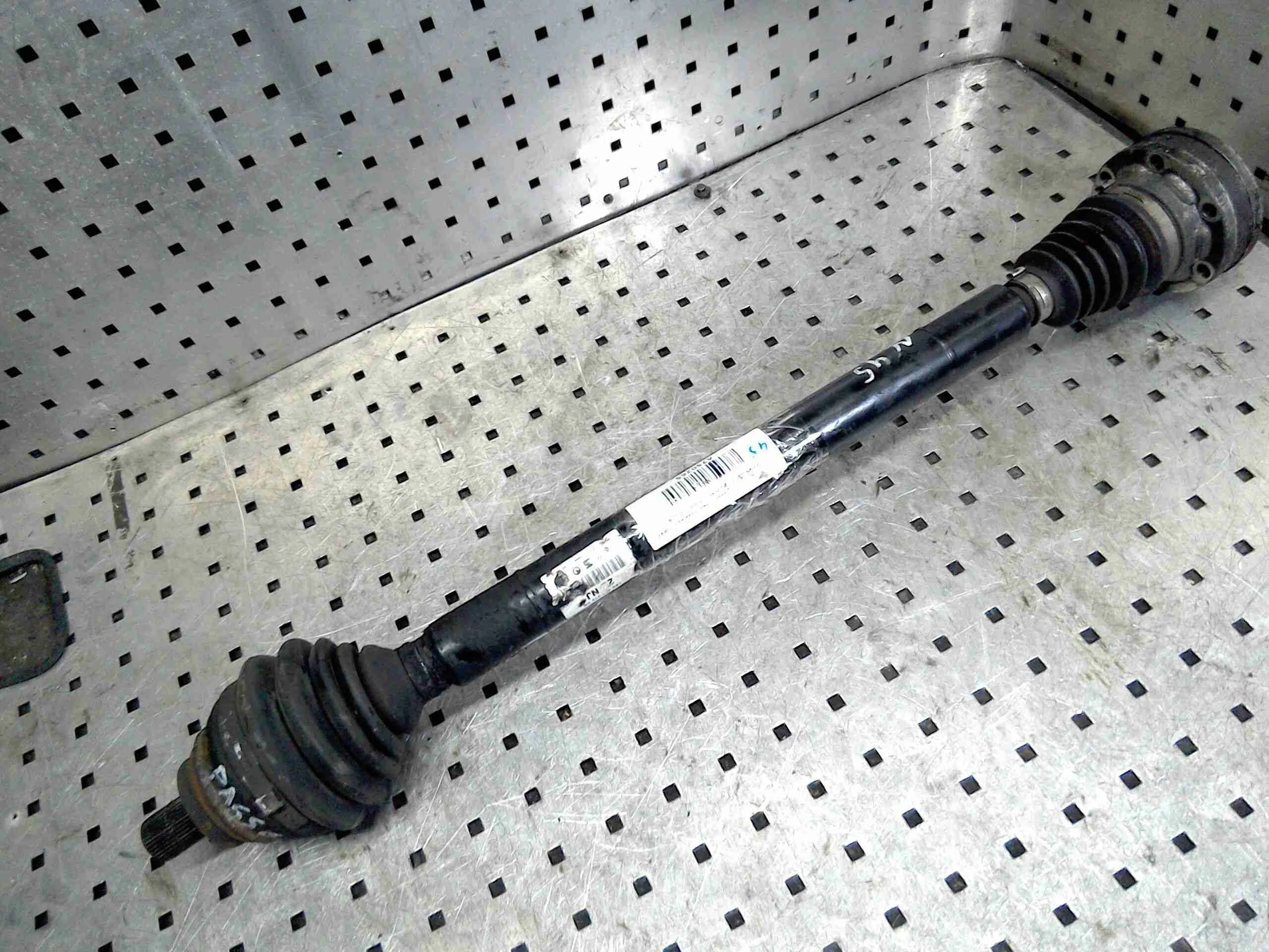 Полуось передняя правая (приводной вал, ШРУС) Volkswagen Passat B6 (3C) 2005-2010 2006 2,0 Дизель
