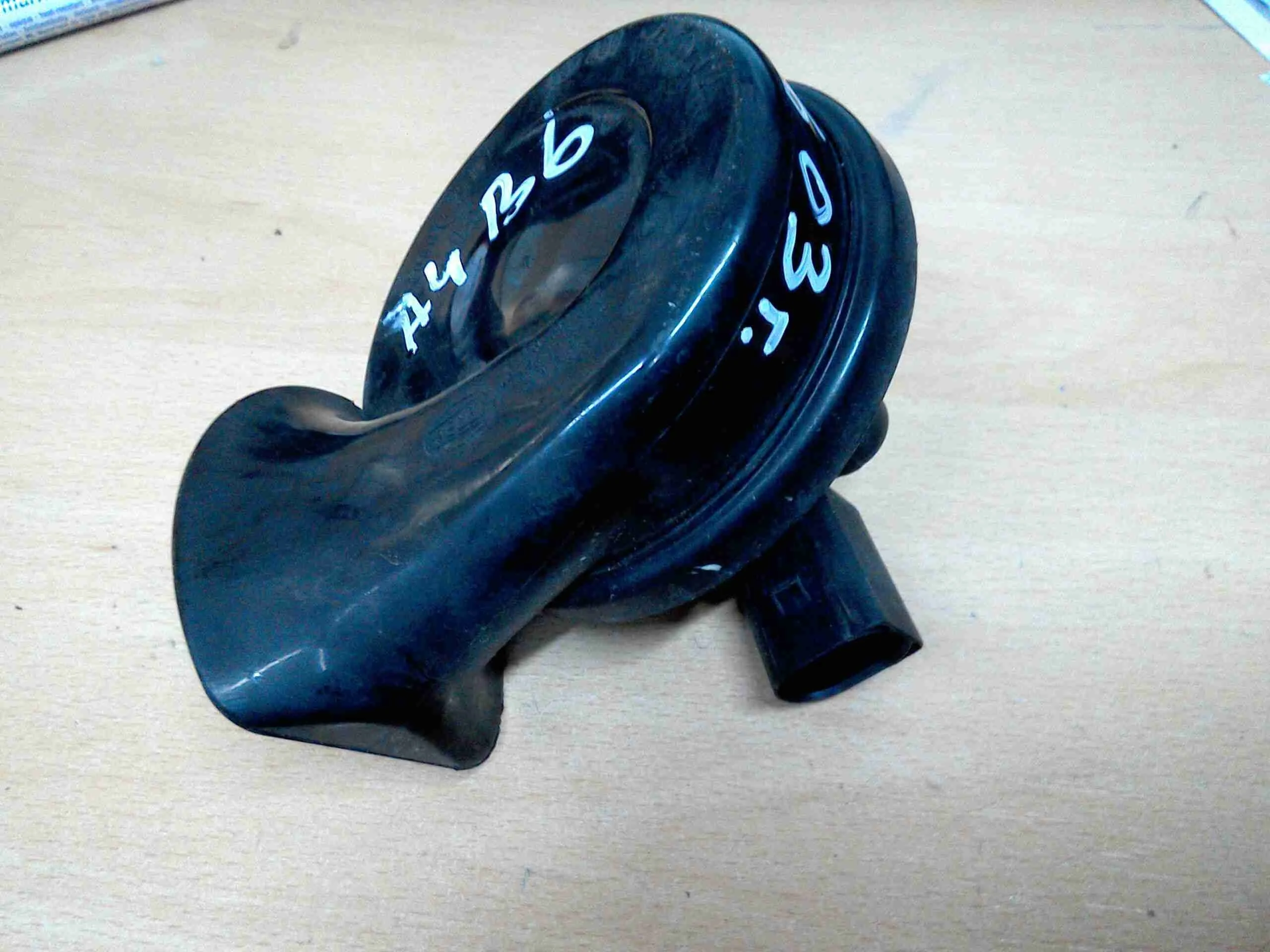 Сигнал (клаксон) Audi A4 B6 (8EC, 8E5) 2000-2006 2003