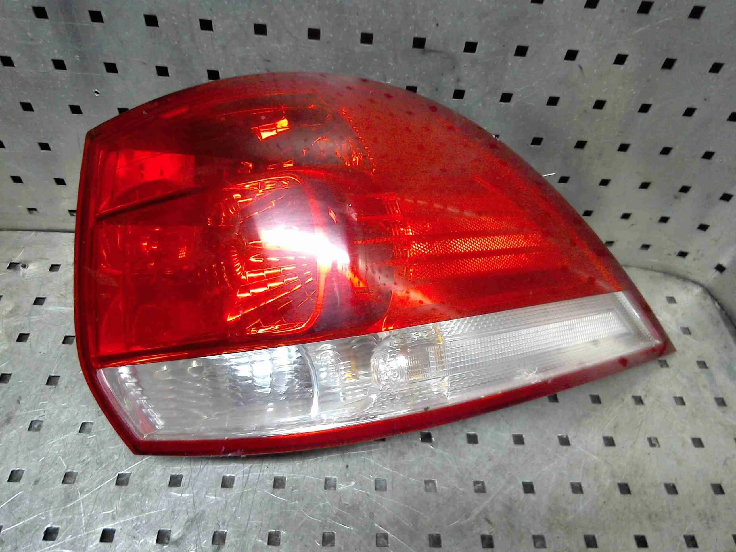 Фонарь задний правый Volkswagen Golf V (1K) 2004-2009 2006    Универсал