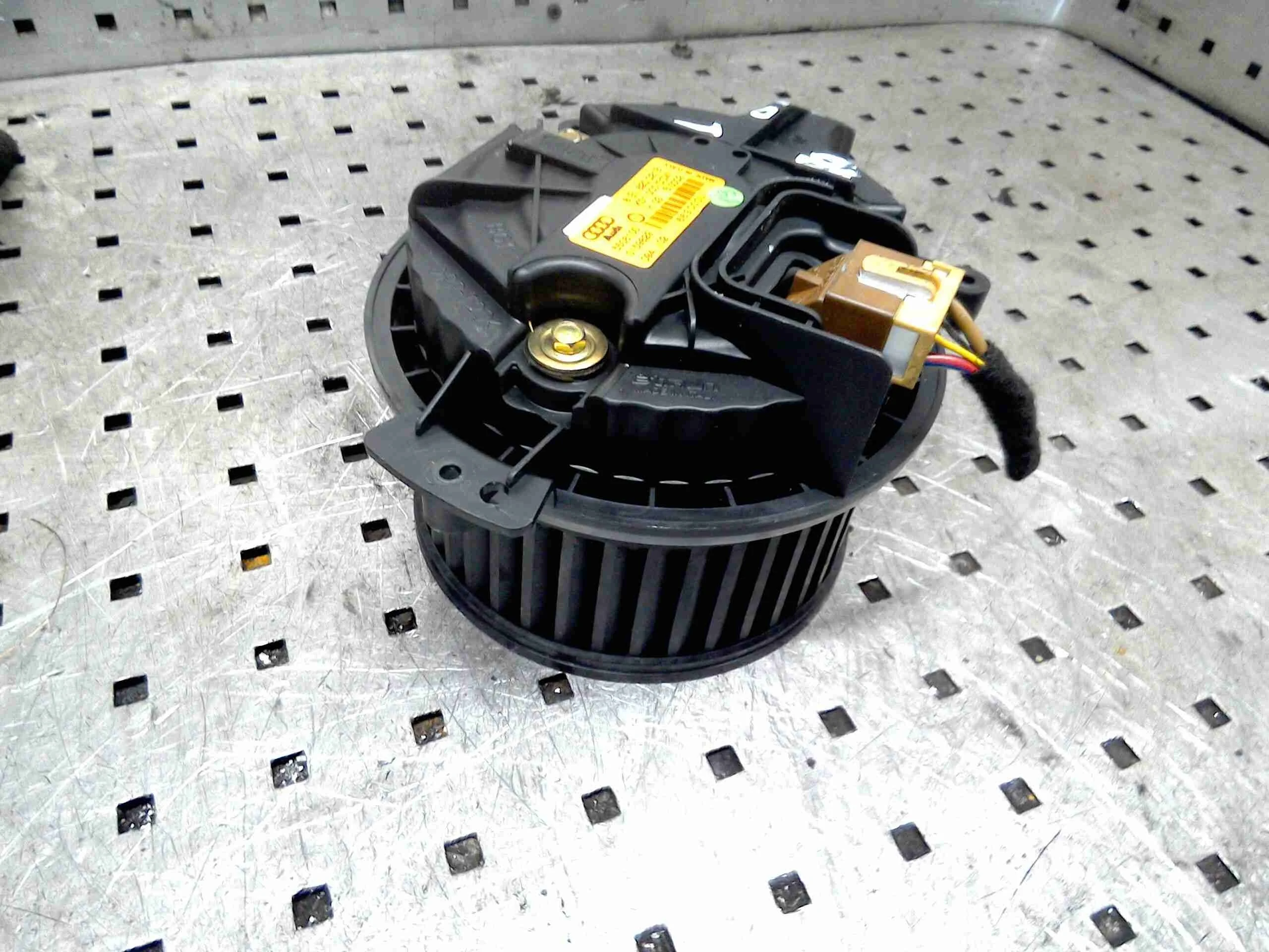 Моторчик печки Audi A4 B6 (8EC, 8E5) 2000-2006 2002