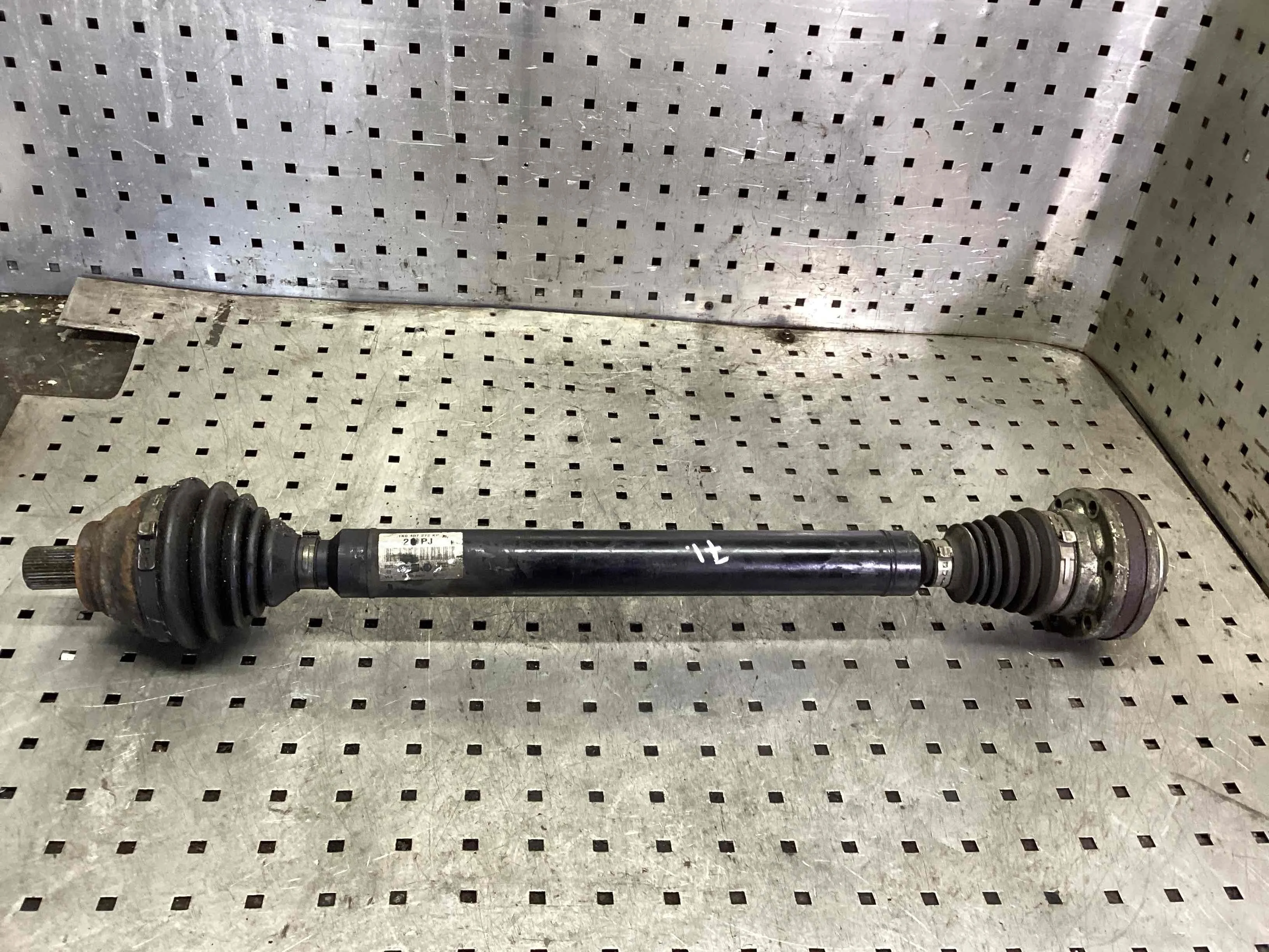 Полуось передняя правая (приводной вал, ШРУС) Volkswagen Golf V (1K) 2004-2009 2007 1,4 Бензин АКПП