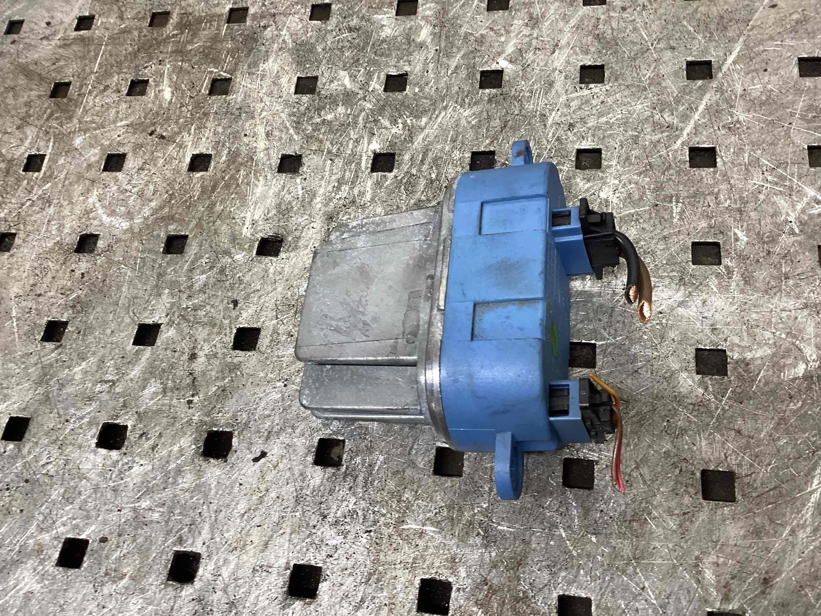 Сопротивление печки Volkswagen Touareg I (7L) 2002-2006 2005