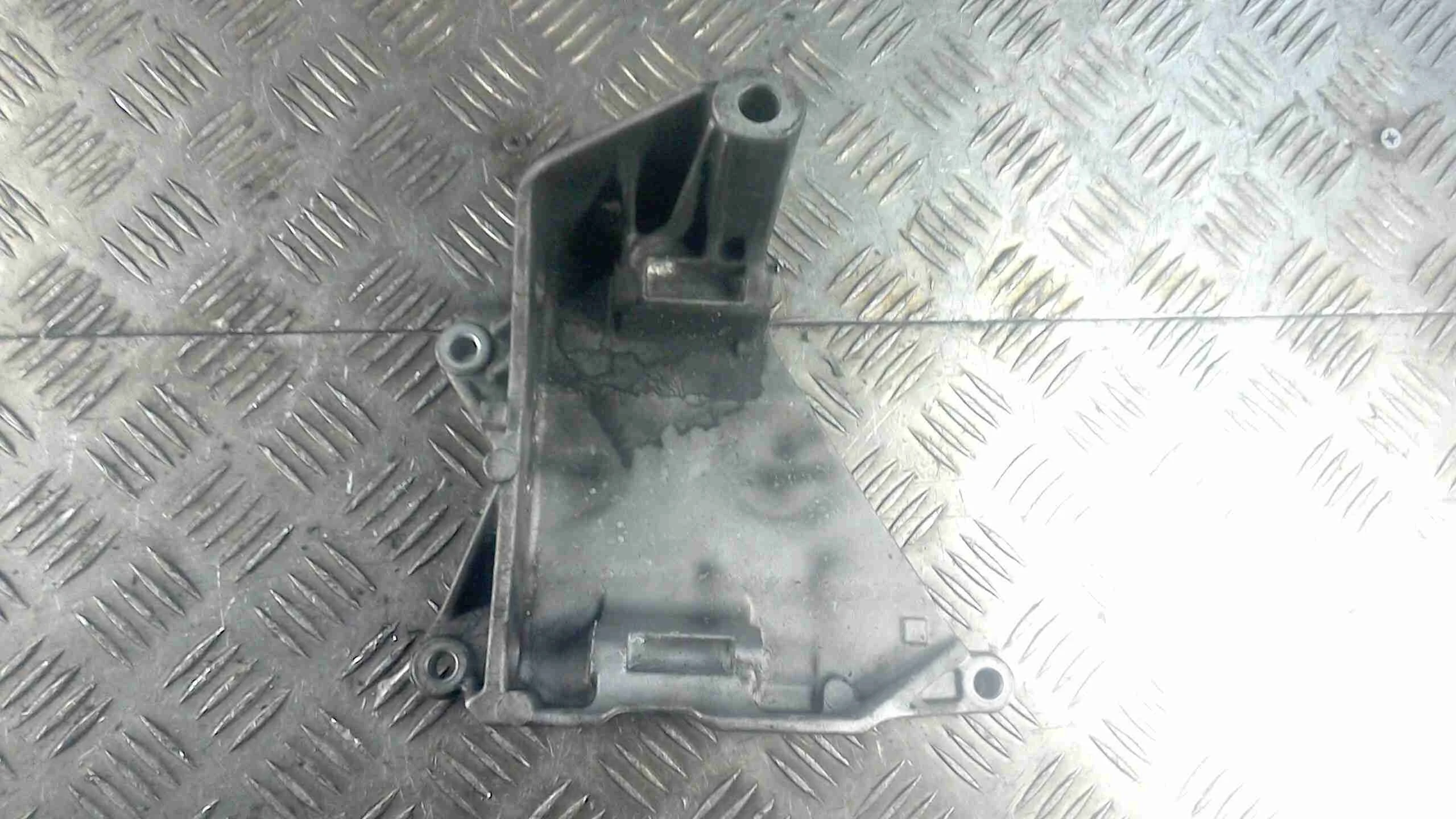 Кронштейн генератора Volkswagen Touareg I (7L) 2002-2006 2005 2,5 Дизель