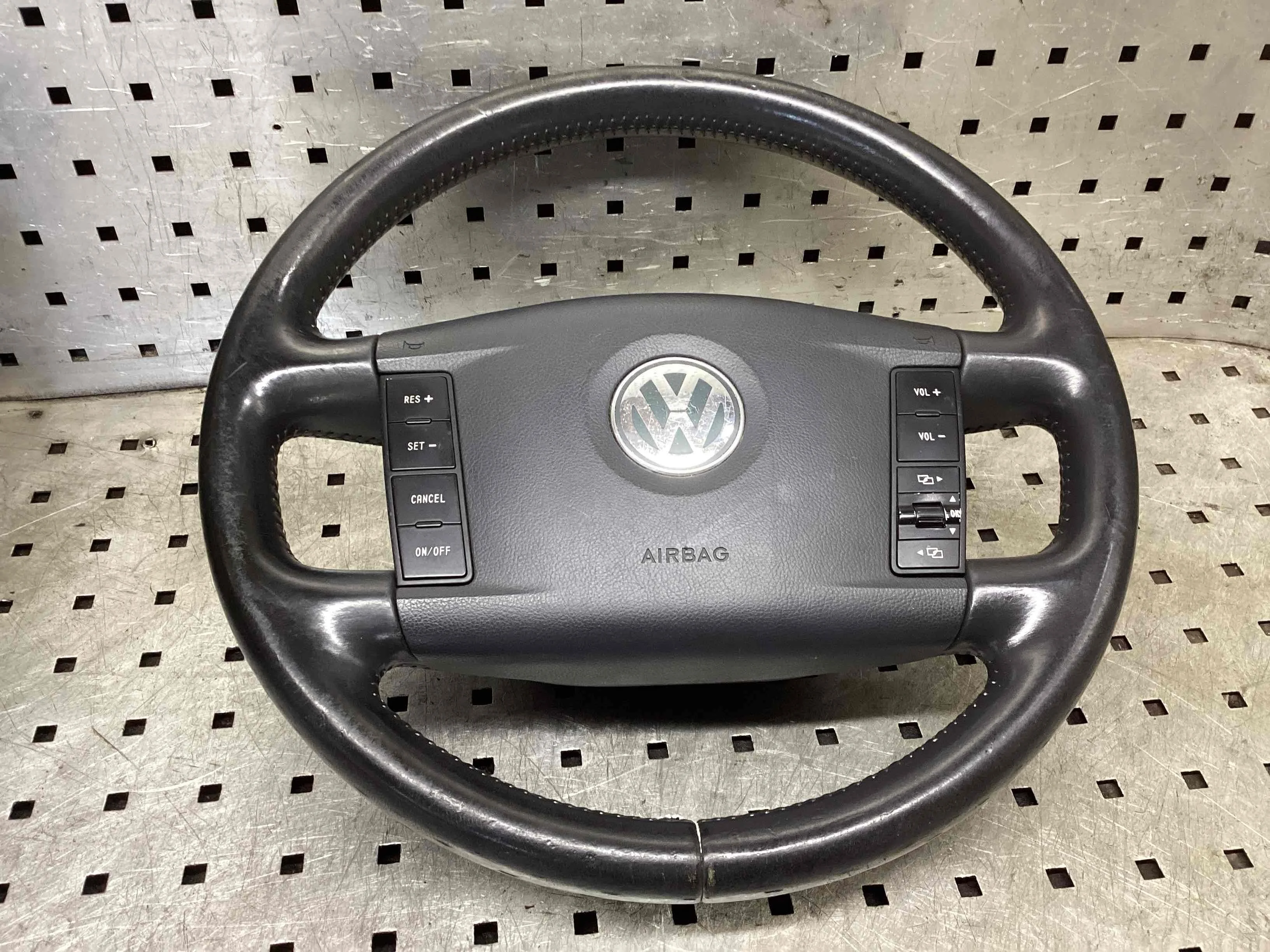 Руль Volkswagen Touareg I (7L) 2002-2006 2004
