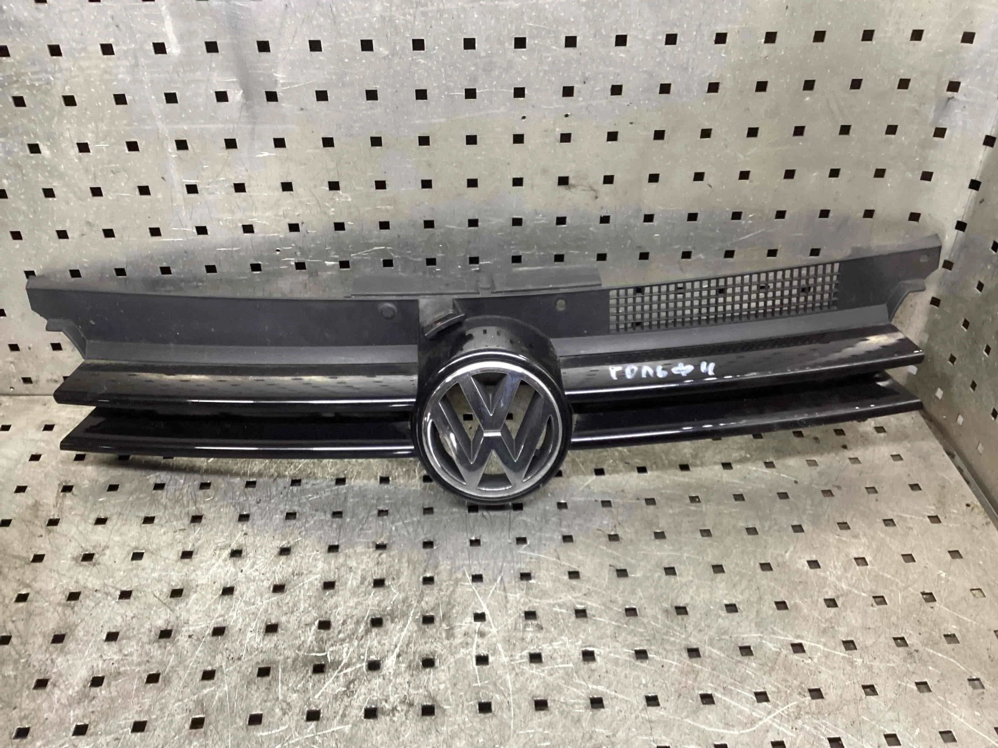 Решетка радиатора Volkswagen Golf IV (1J) 1997-2004 2001