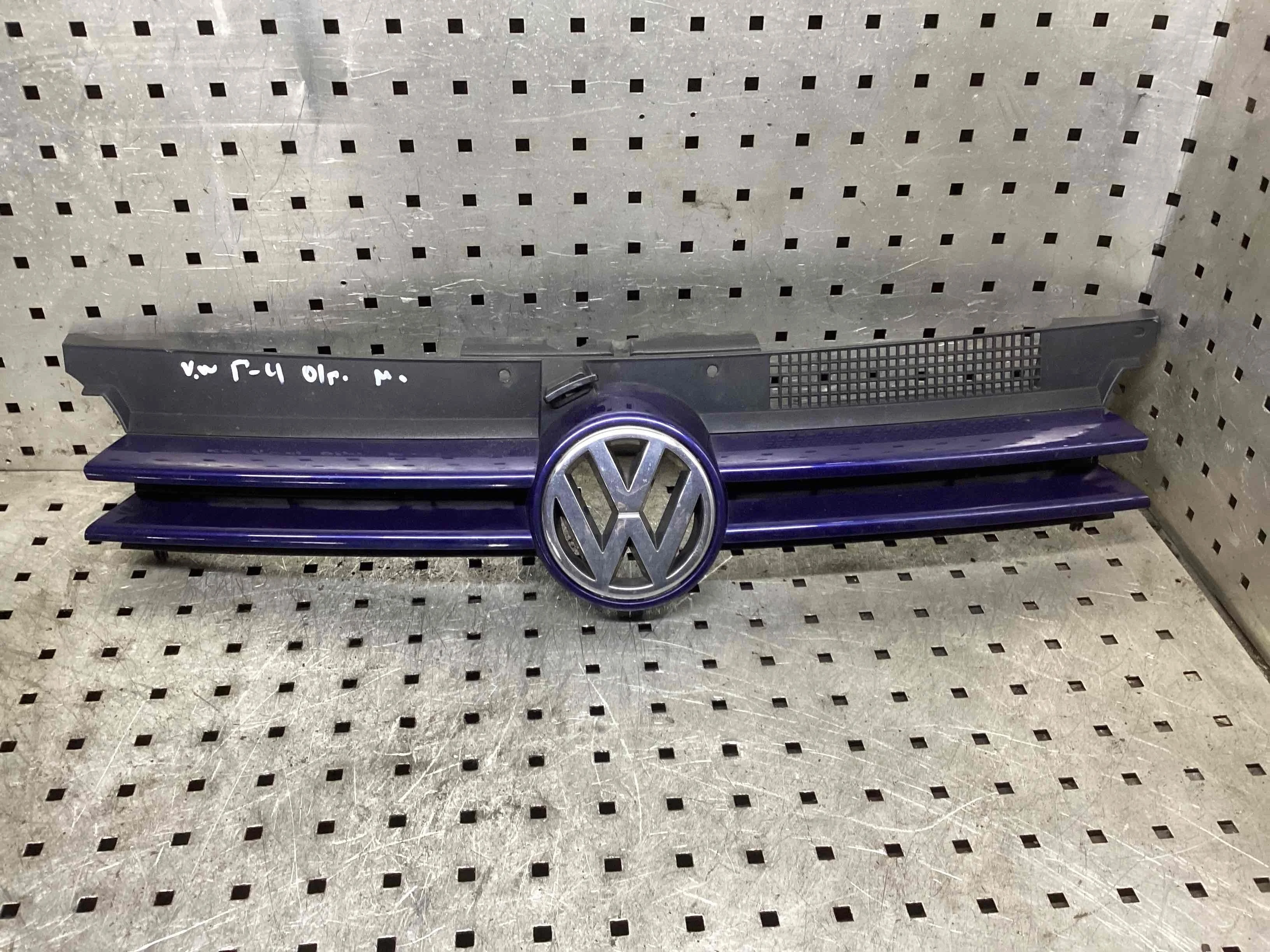 Решетка радиатора Volkswagen Golf IV (1J) 1997-2004 2001
