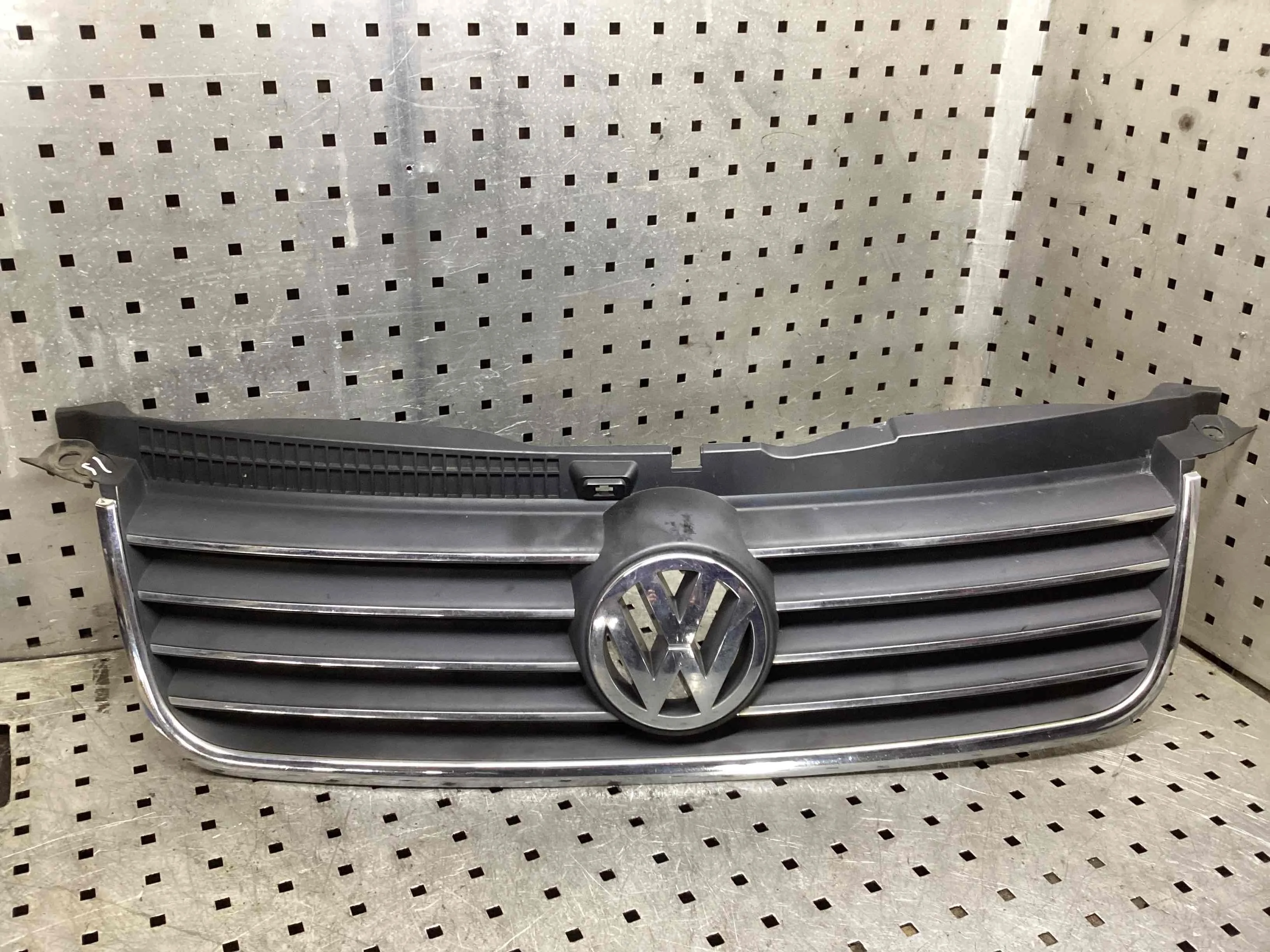 Решетка радиатора Volkswagen Passat B5+ (3B) 2000-2005 рестайлинг 2004