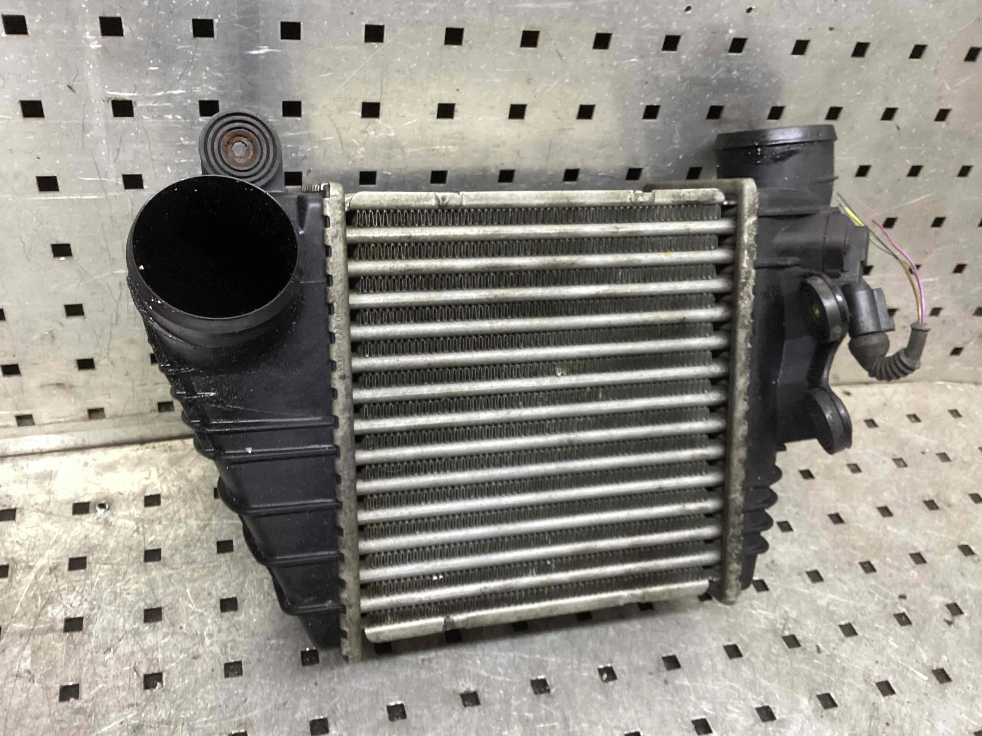 Интеркулер Volkswagen Golf IV (1J) 1997-2004 2000 1,9 Дизель