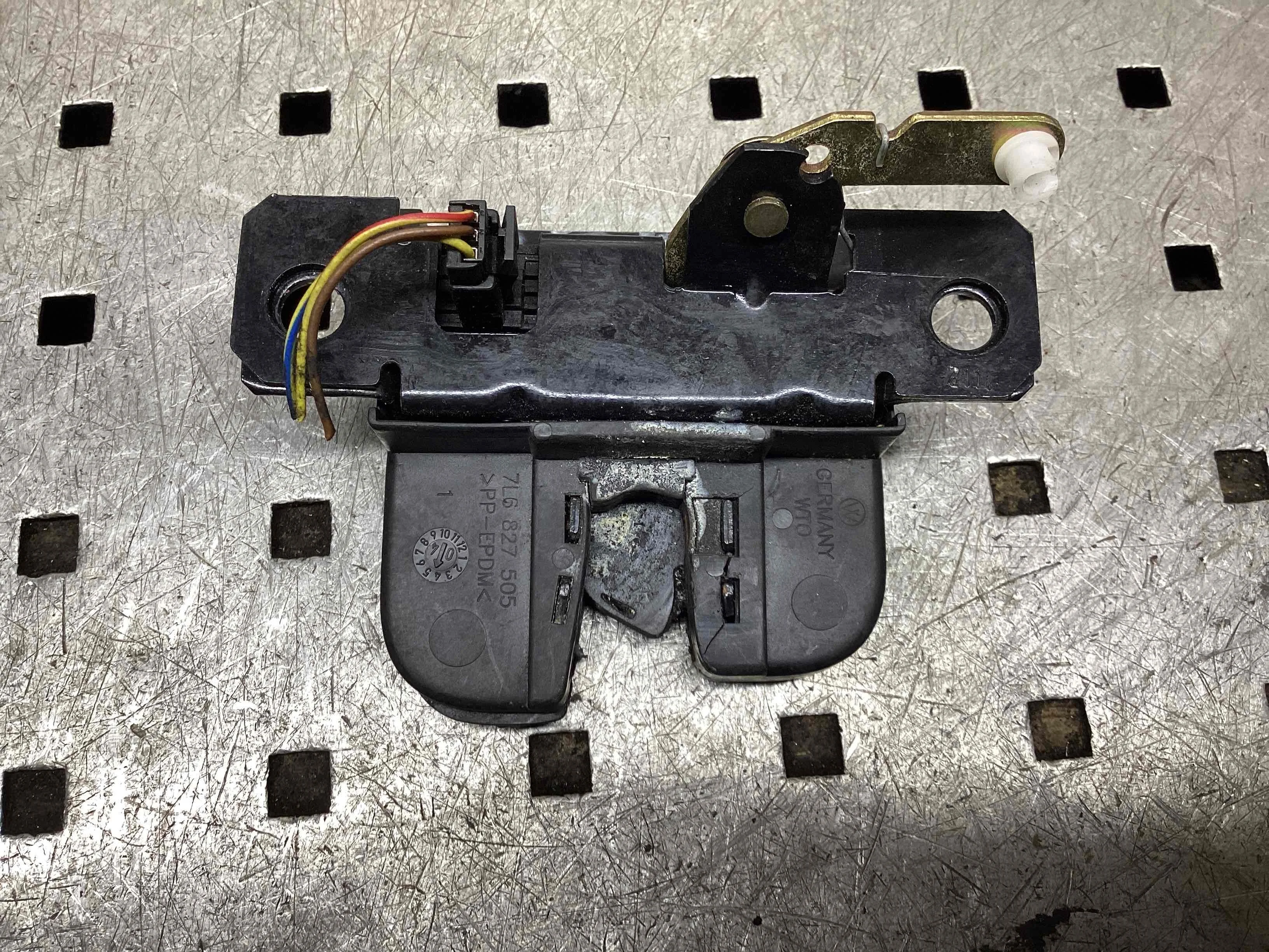 Замок багажника Volkswagen Touareg I (7L) 2002-2006 2004