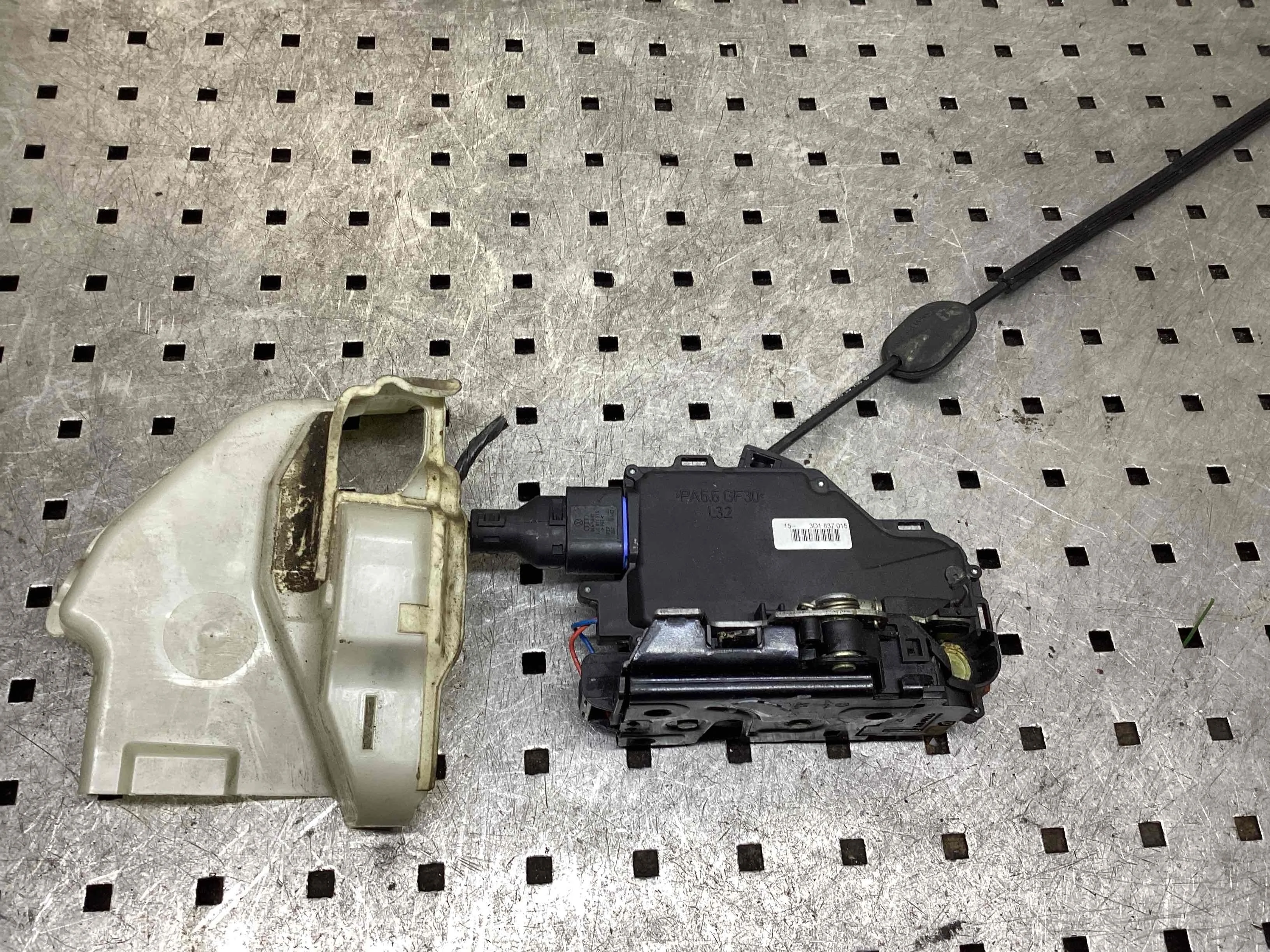 Замок двери передней левой Volkswagen Golf Plus V (5M) 2005-2014 2005
