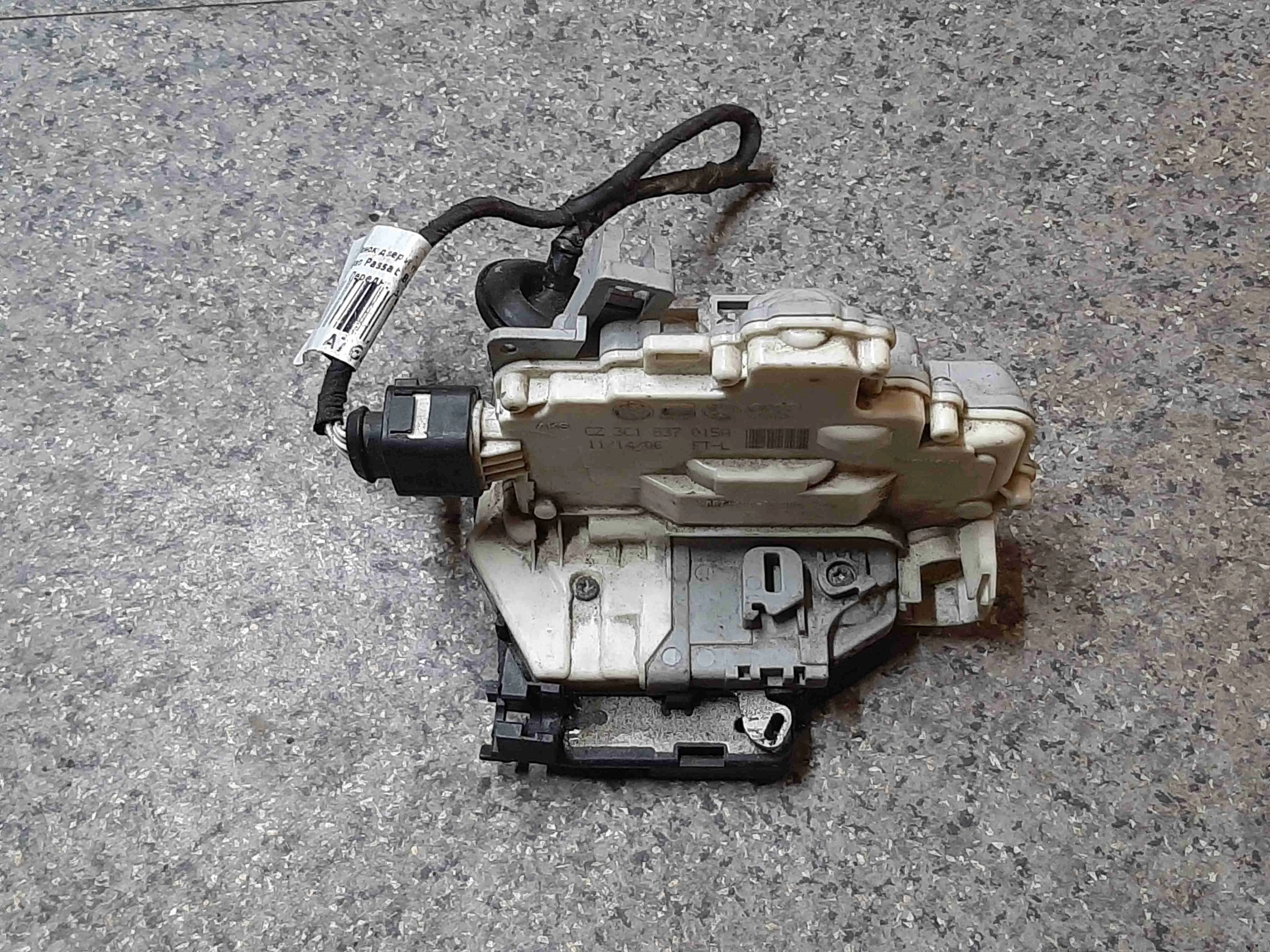 Замок двери передней левой Volkswagen Passat B6 (3C) 2005-2010 2006 2,0 Дизель МКПП Седан
