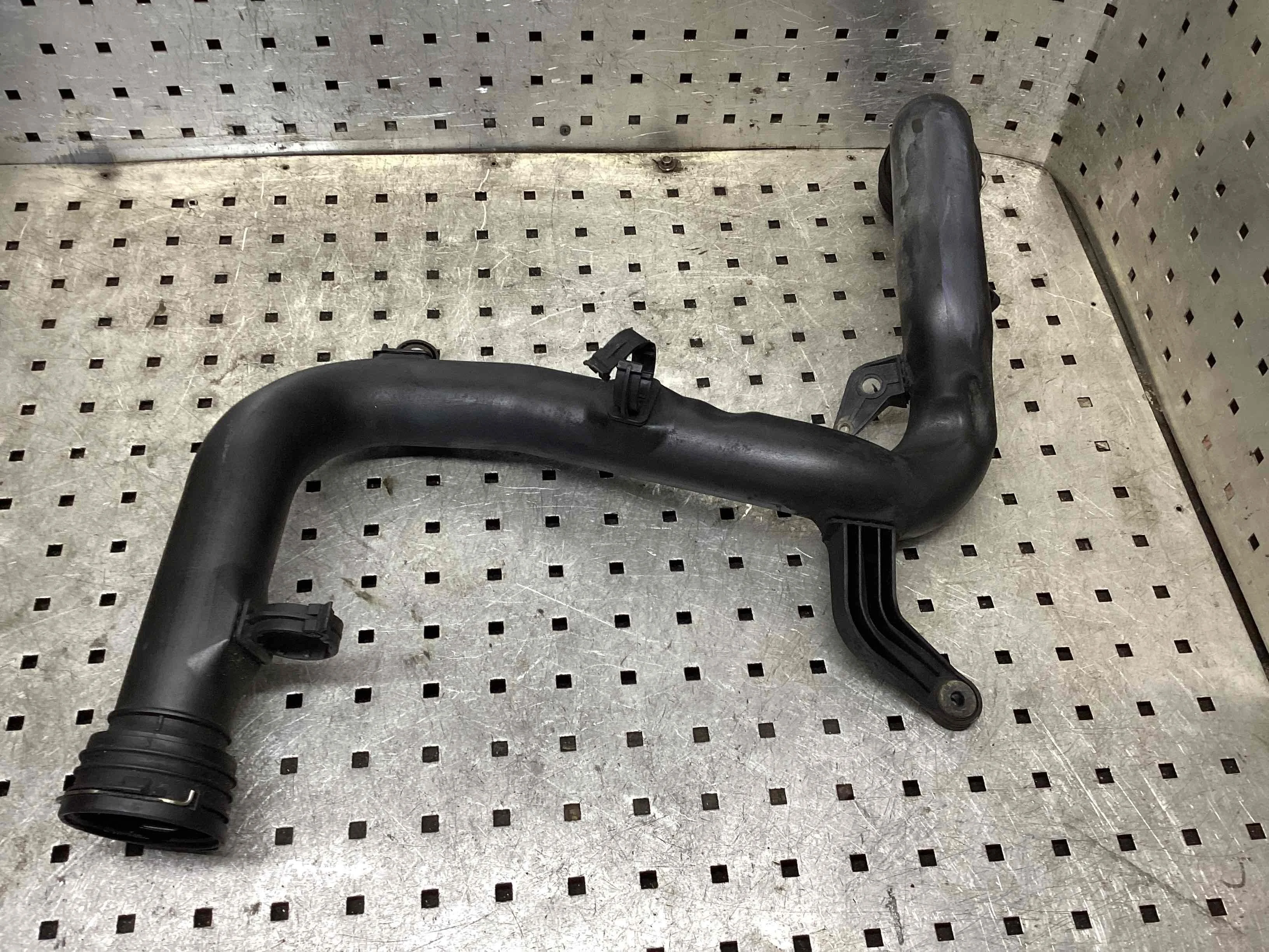 Патрубок интеркулера Volkswagen Golf Golf V (1K) 2004-2009 2005 1,9 Дизель МКПП Минивэн