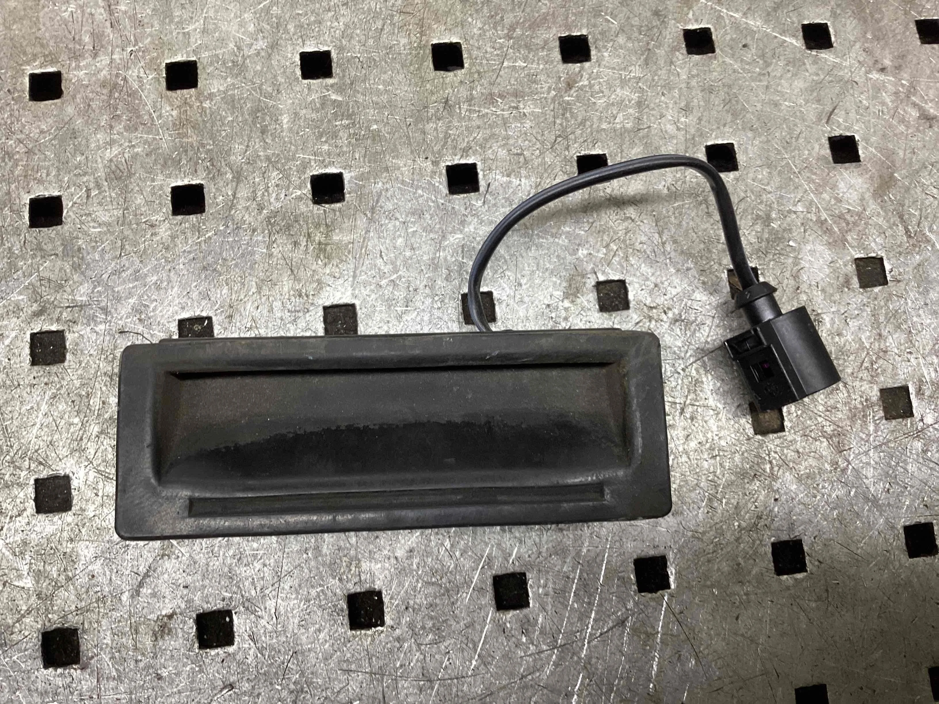 Ручка крышки багажника Volkswagen Touareg I (7L) 2002-2006 2004