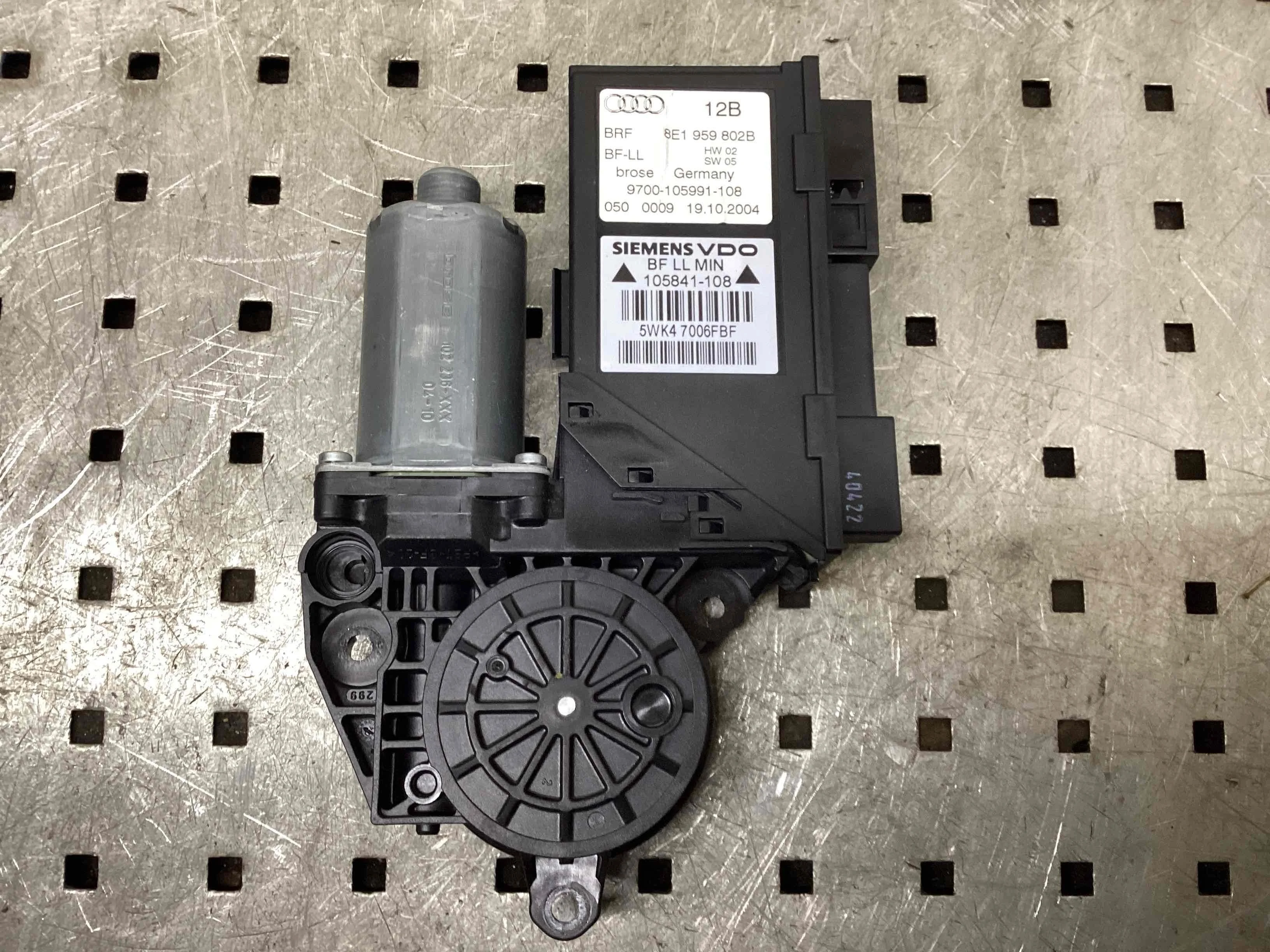 Моторчик стеклоподъемника передний правый Audi A4 B7 (8EC, 8ED) 2004-2008 2007 2,0 Бензин АКПП Седан
