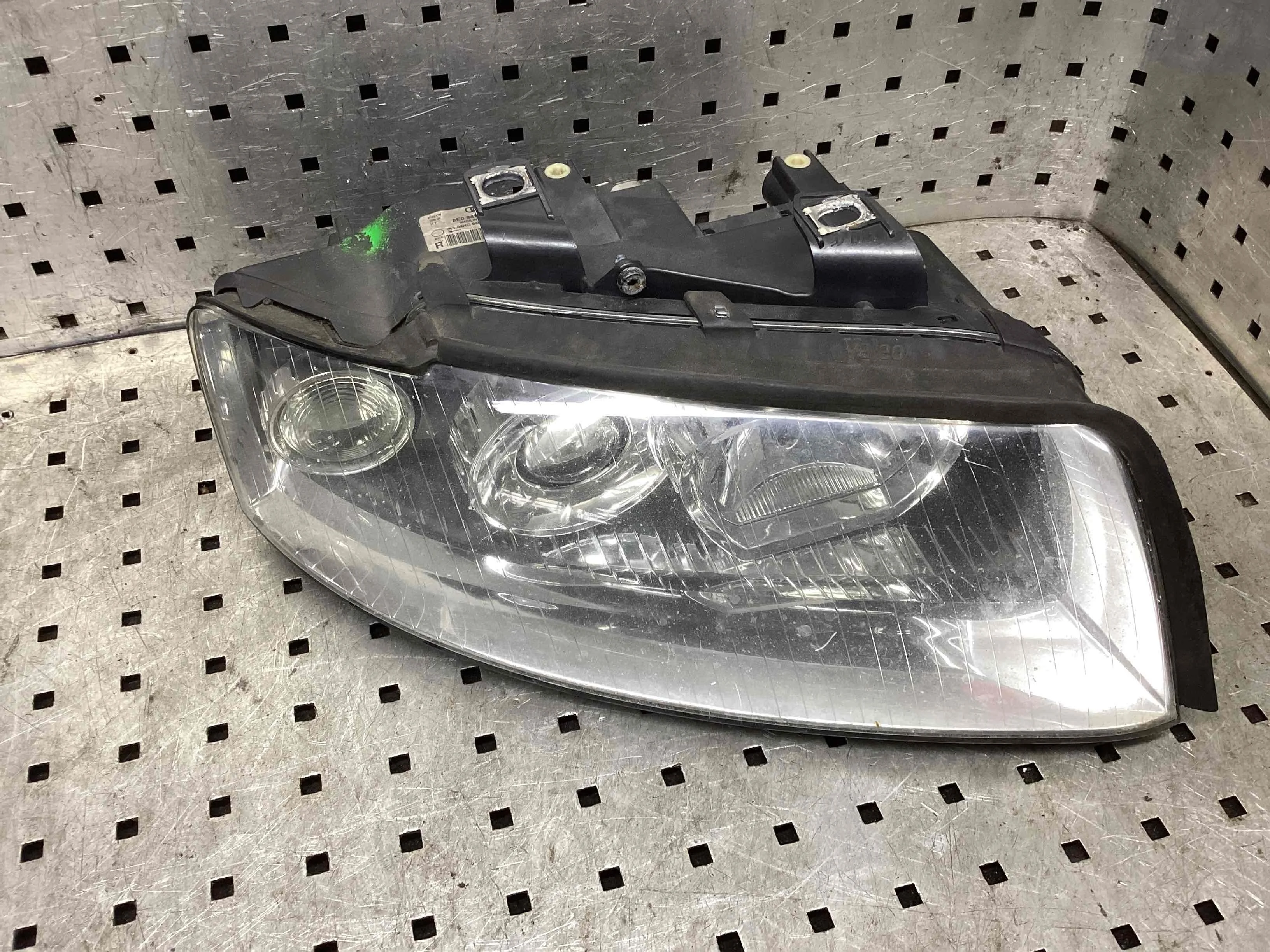 Фара правая Audi A4 B6 (8EC, 8E5) 2000-2006 2004