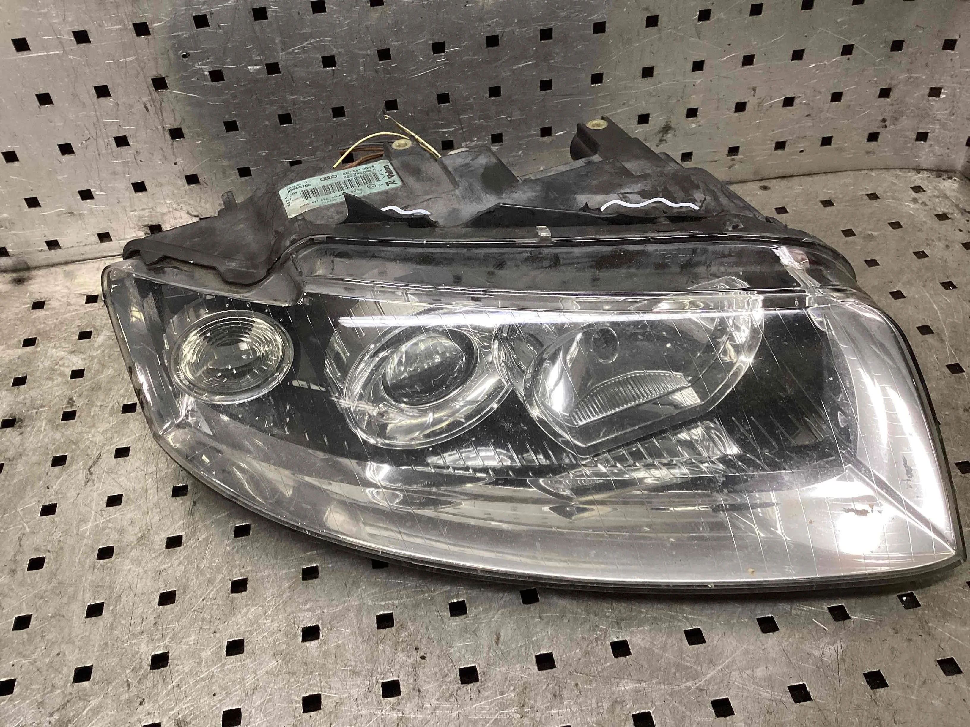 Фара правая Audi A4 B6 (8EC, 8E5) 2000-2006 2003