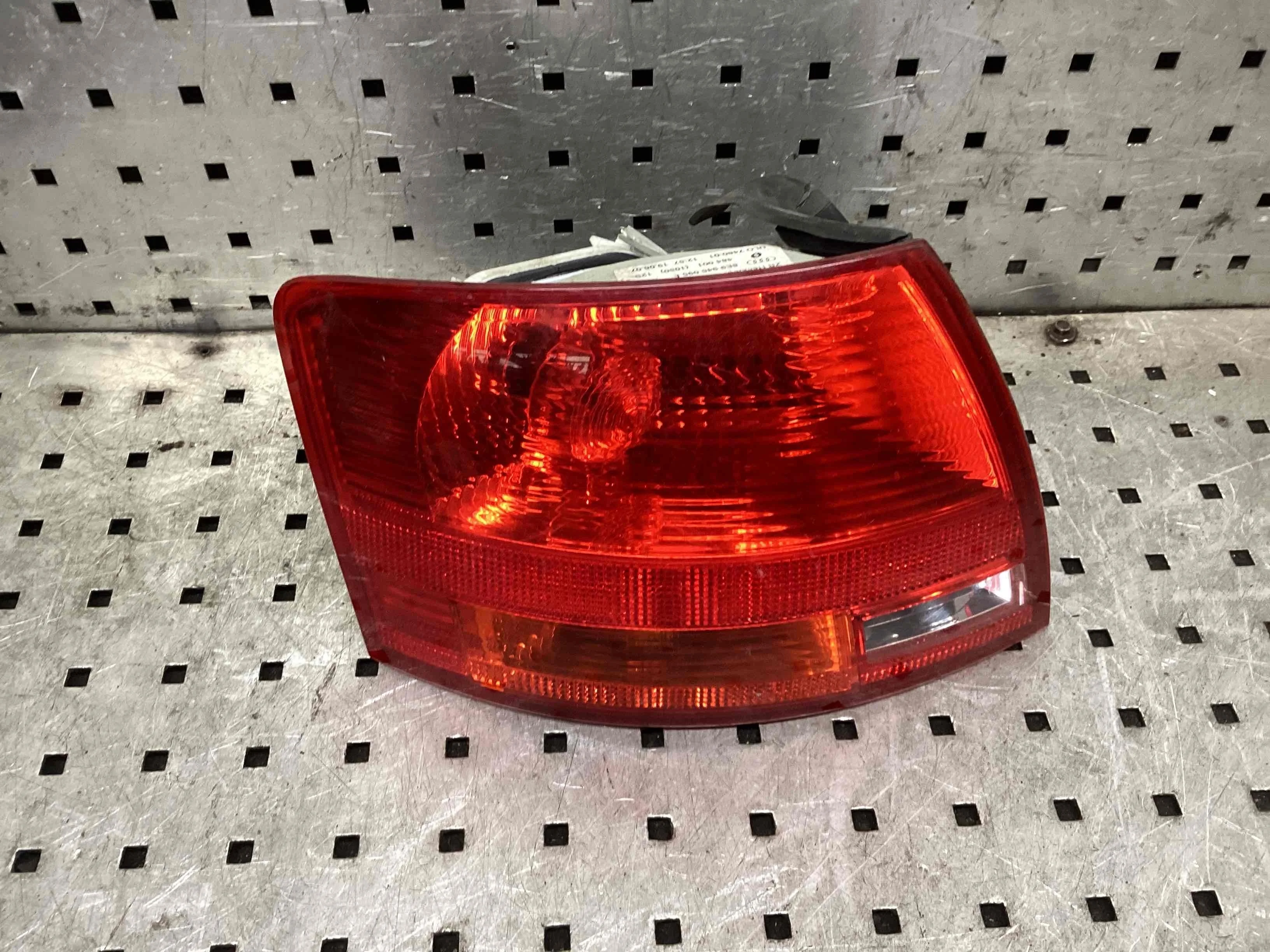 Фонарь задний левый Audi A4 B7 (8EC, 8ED) 2004-2008 2006    Универсал
