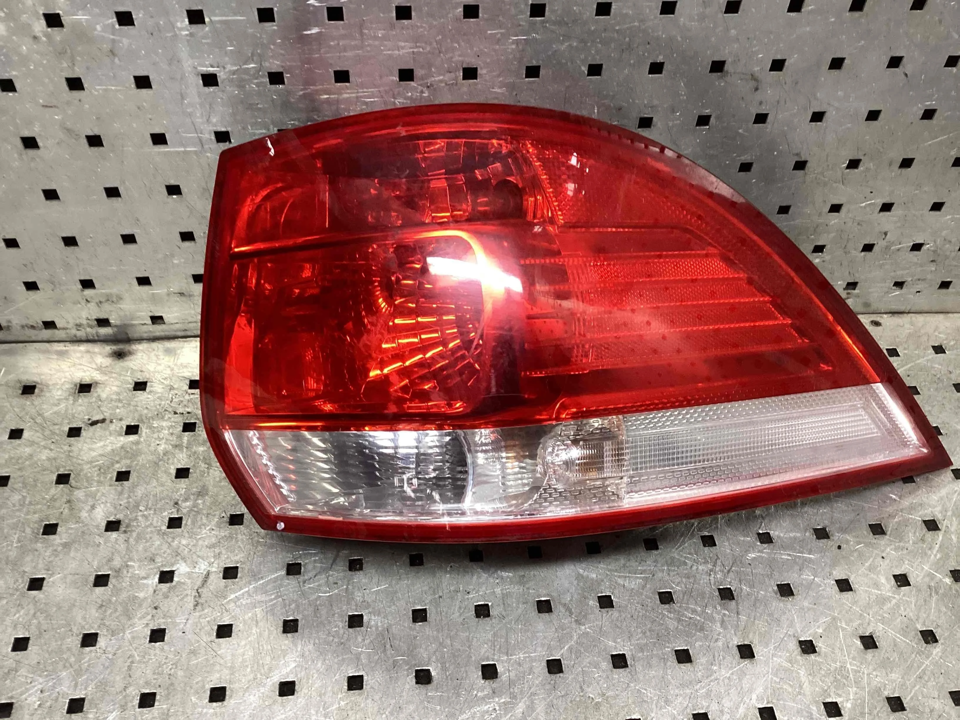 Фонарь задний правый Volkswagen Golf V (1K) 2004-2009 2006    Универсал