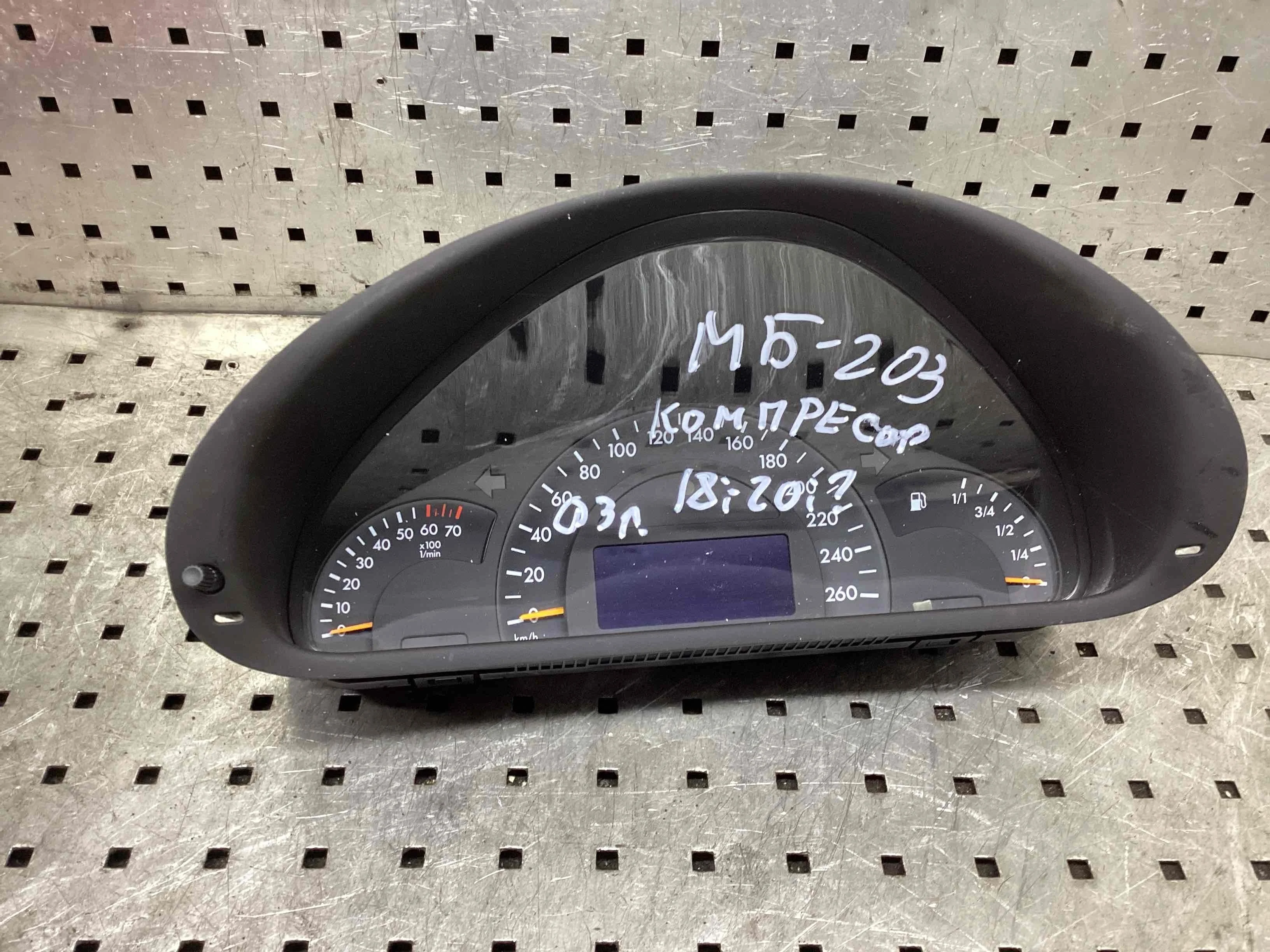 Щиток приборов (приборная панель) Mercedes C (W203) 2000-2004  2003 1,8 Бензин АКПП