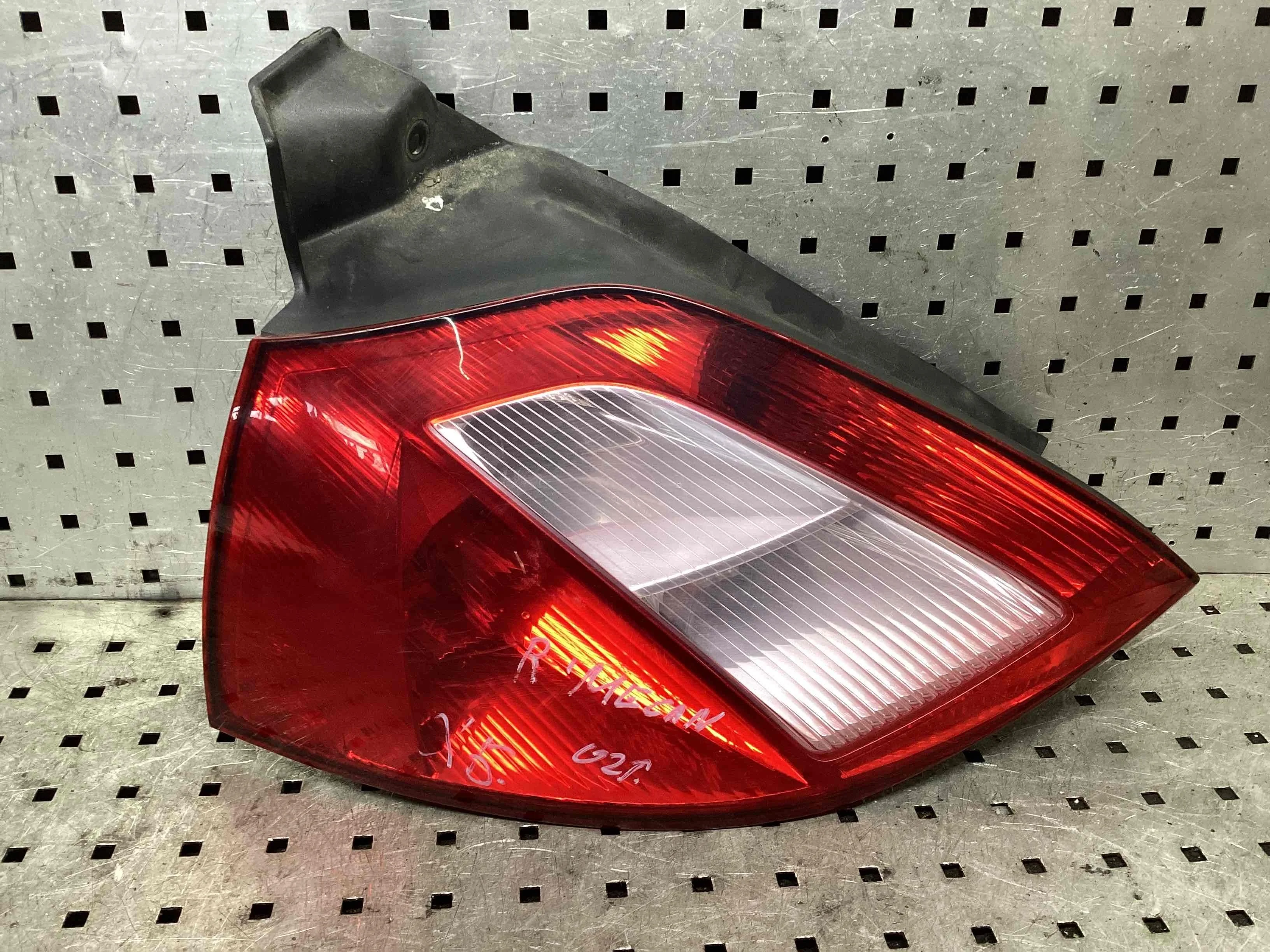 Фонарь задний левый Renault Megane II 2002-2006 2004    Хэтчбек