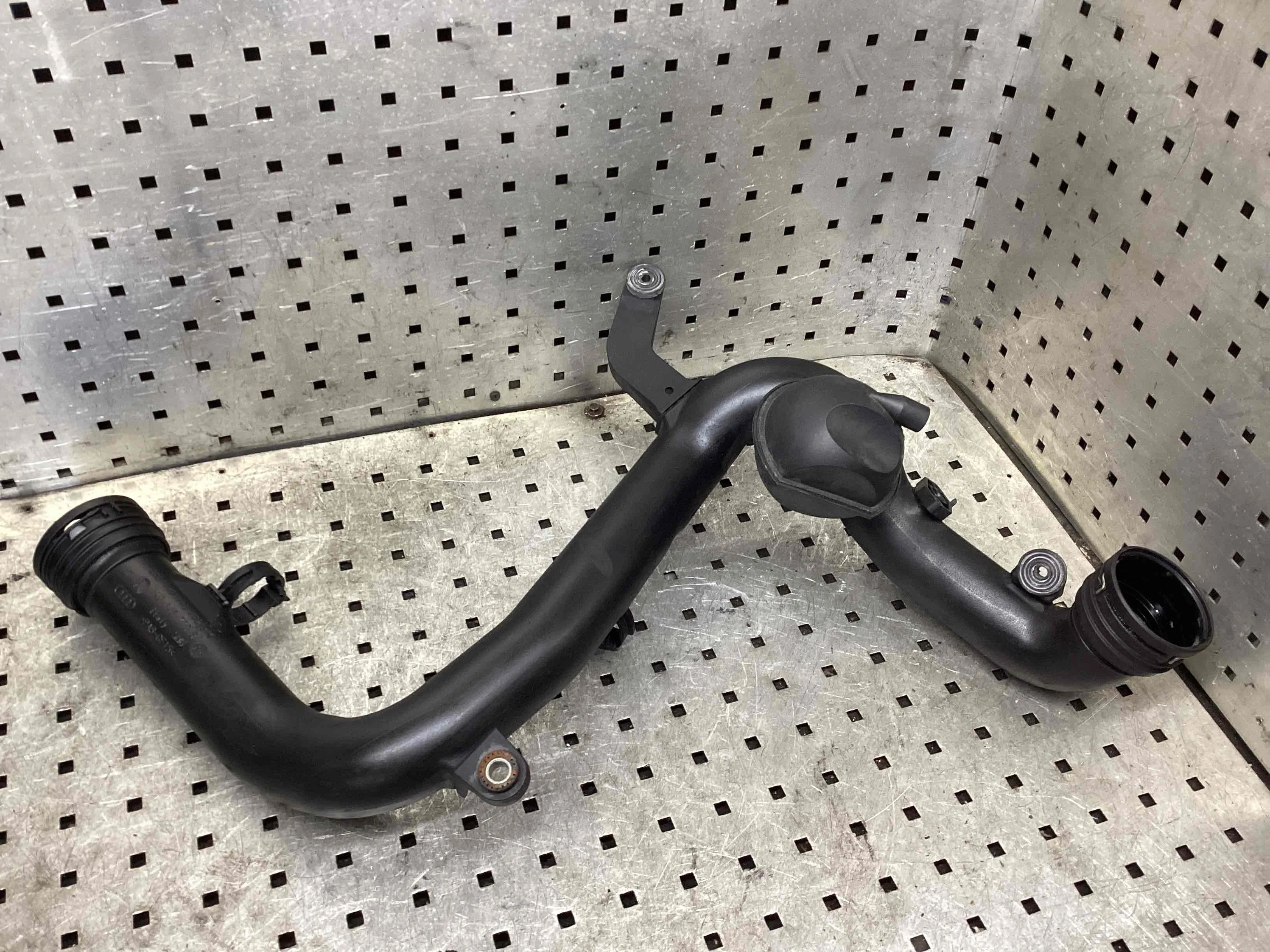 Патрубок интеркулера Volkswagen Touran I (1T) 2003-2006 2004 1,9 Дизель МКПП 5ст. Минивэн