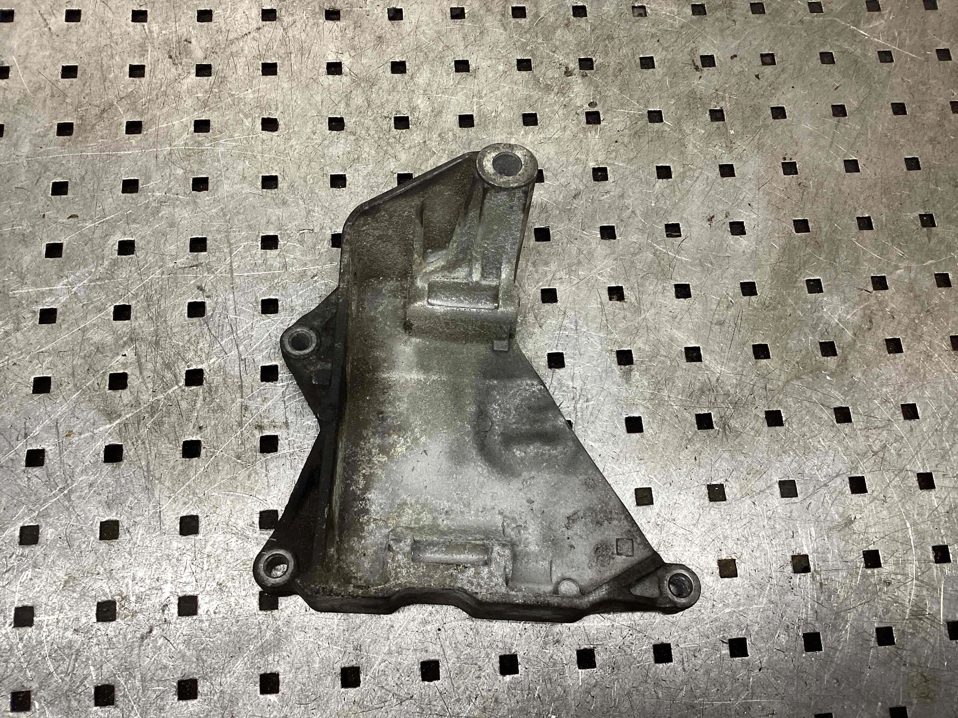 Кронштейн генератора Volkswagen Touareg I (7L) 2002-2006 2005 2,5 Дизель