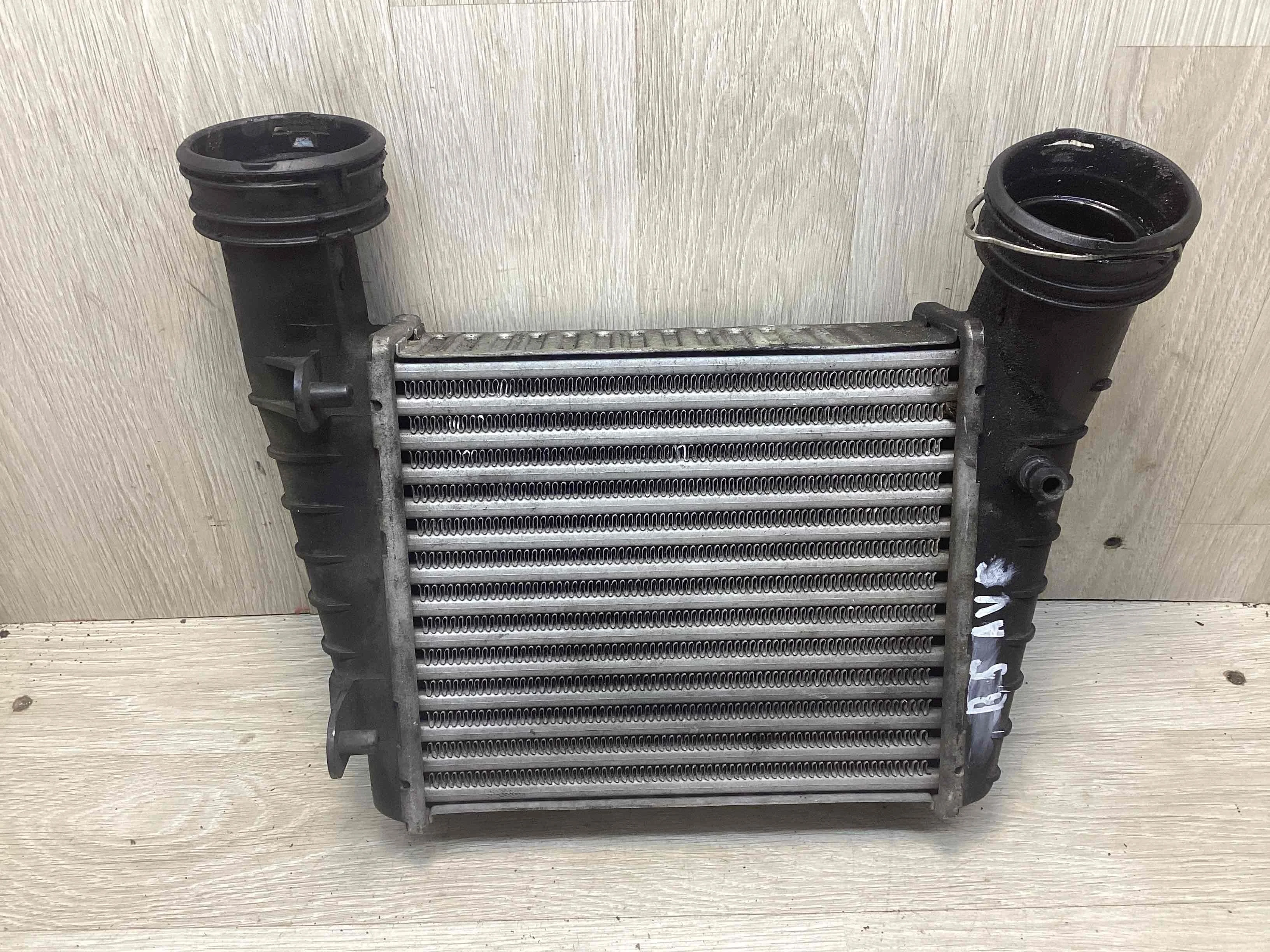 Интеркулер Volkswagen Passat B5+ (3B) 2000-2005 рестайлинг 2003 1,9 Дизель