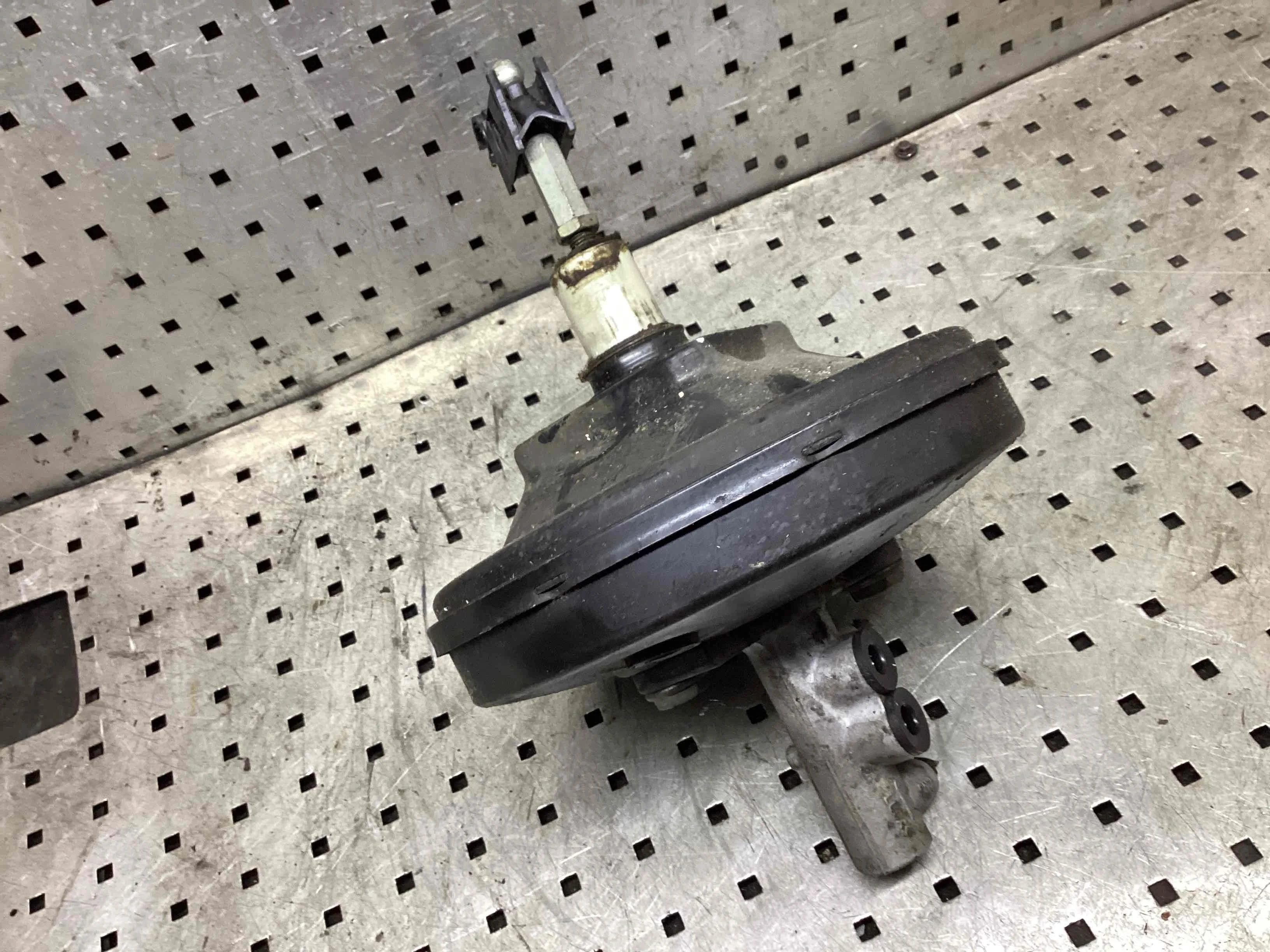 Вакуумный усилитель тормозов Volkswagen Passat B5 (3B) 1996-2000 1998 1,6 Бензин МКПП 5ст. Универсал