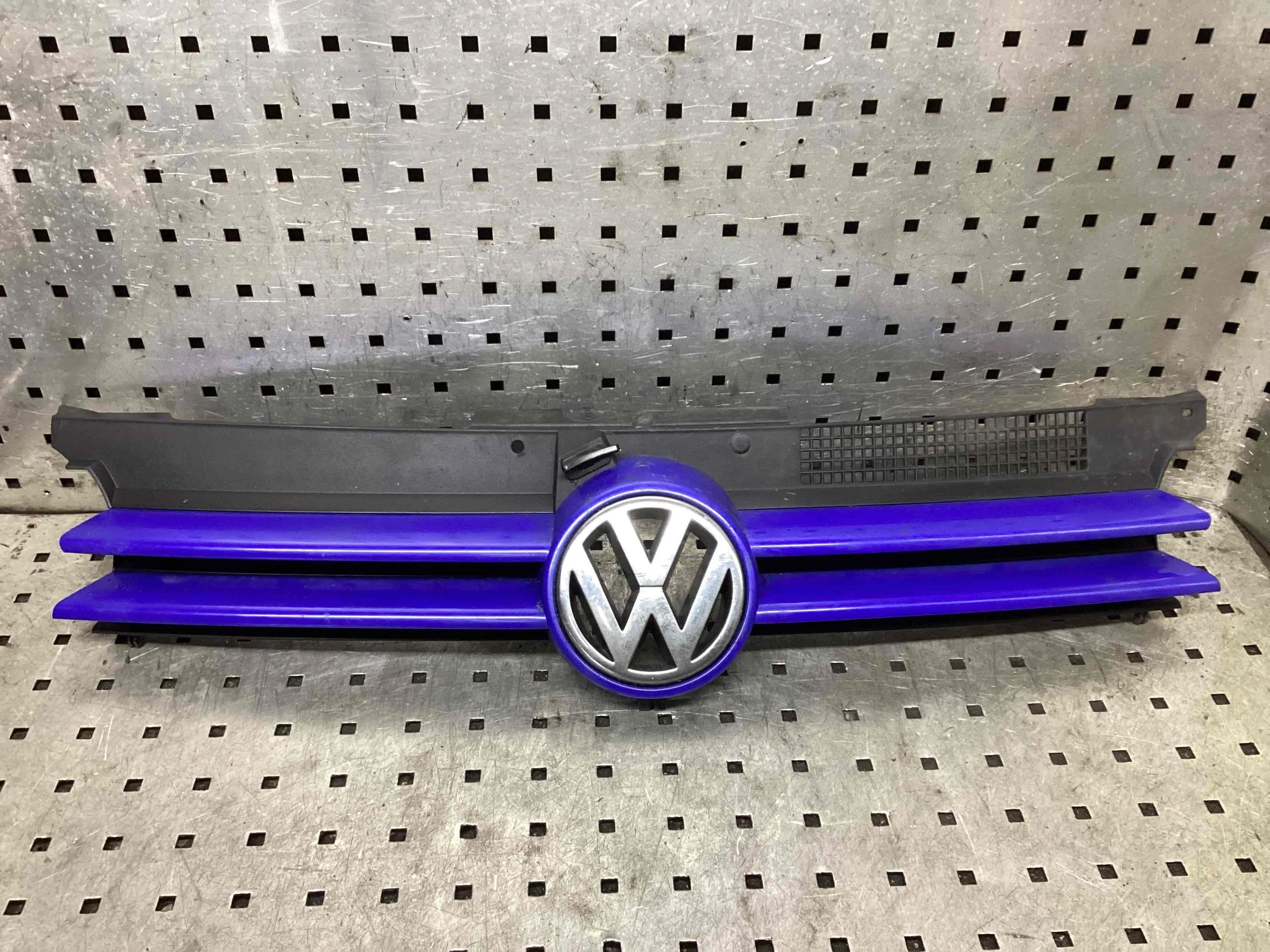 Решетка радиатора Volkswagen Golf IV (1J) 1997-2004 2001