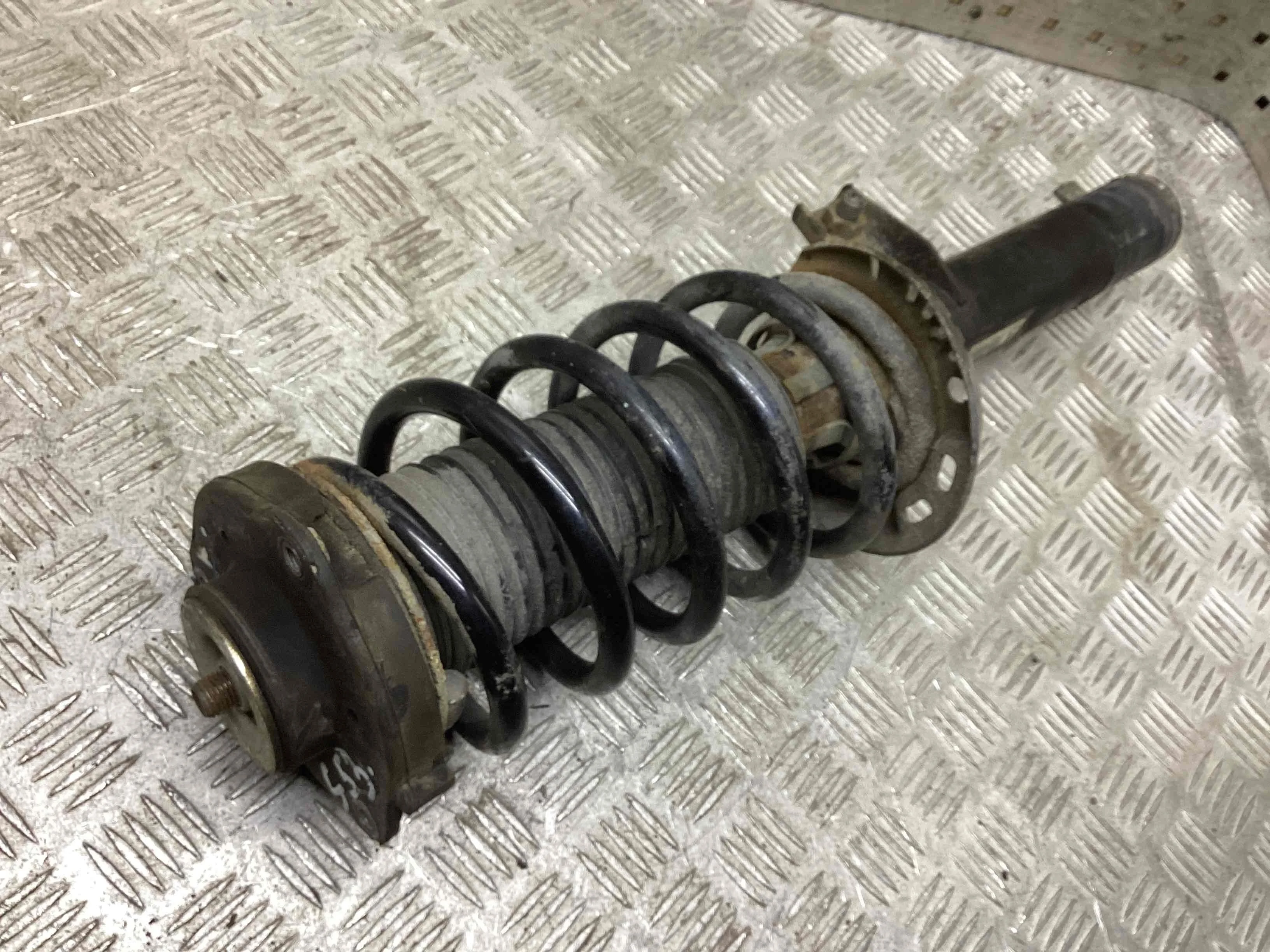 Стойка передняя левая Volkswagen Passat B6 (3C) 2005-2010 2005 2,0 Дизель МКПП 6ст. Универсал